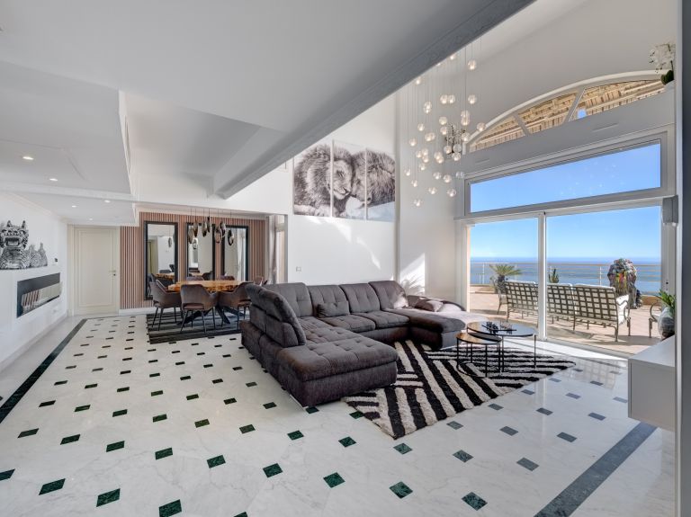 luxury duplex 5 Rooms for sale on BEAUSOLEIL (06240)