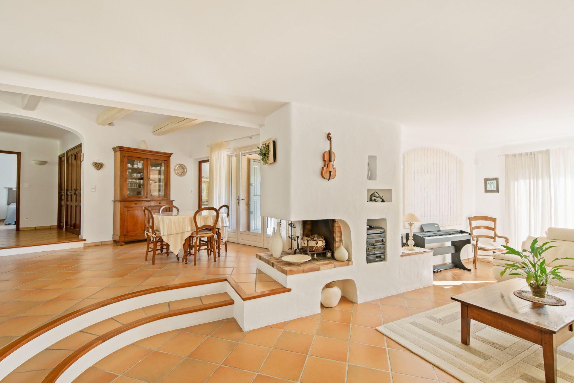 luxury house 7 Rooms for sale on OLLIOULES (83190)