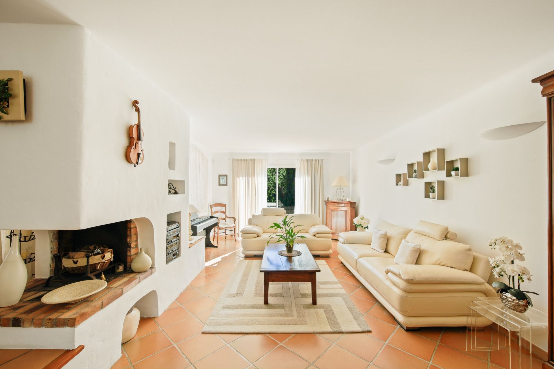 luxury house 7 Rooms for sale on OLLIOULES (83190)