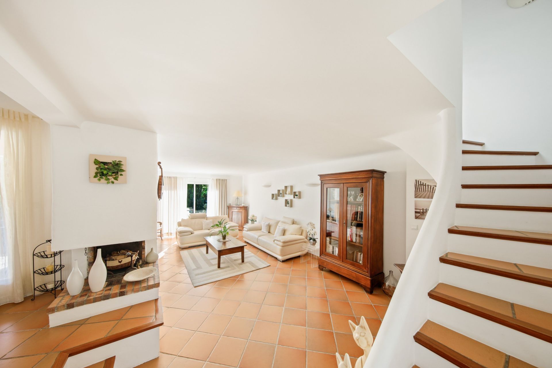 luxury house 7 Rooms for sale on OLLIOULES (83190)