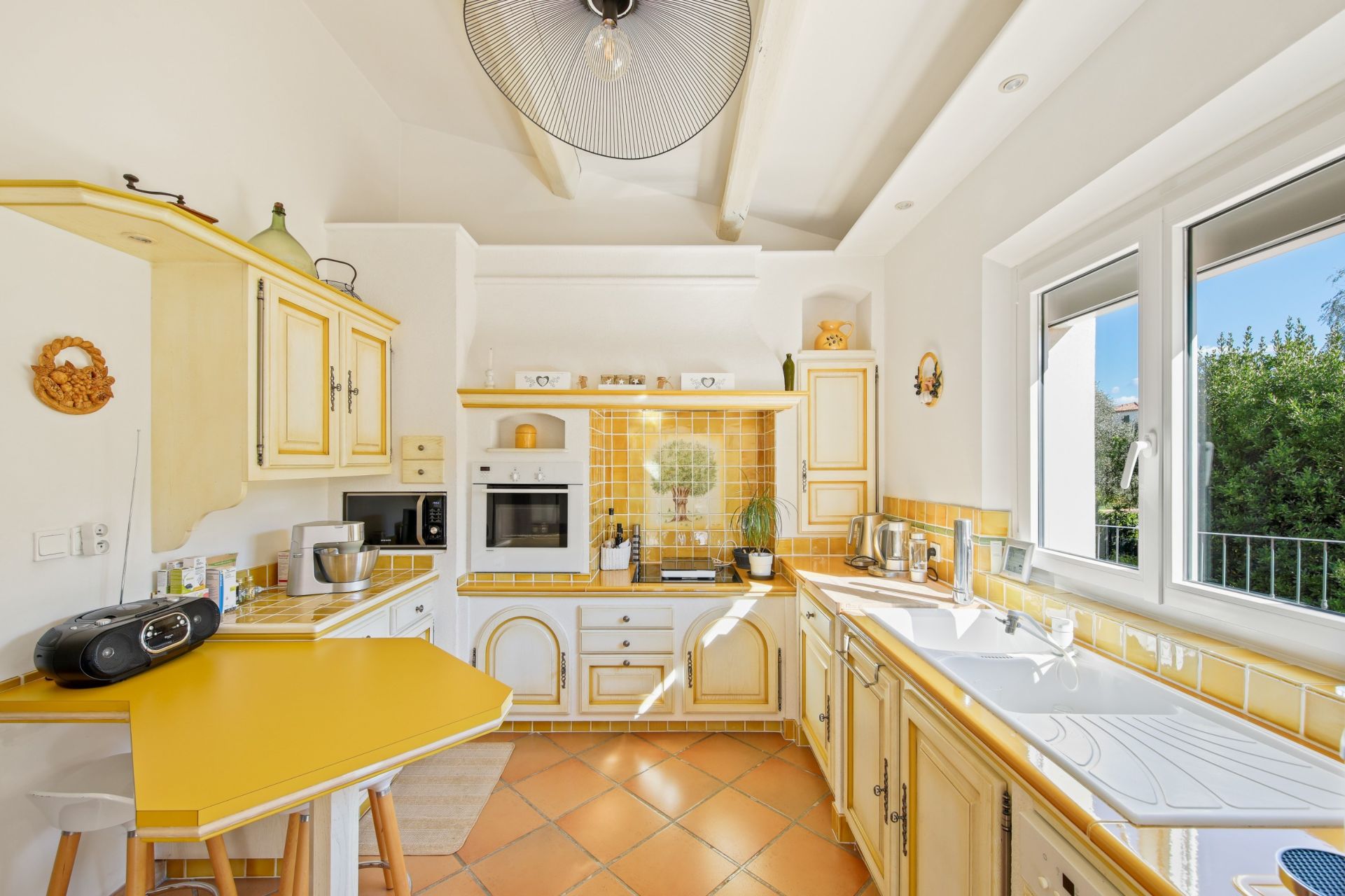 luxury house 7 Rooms for sale on OLLIOULES (83190)