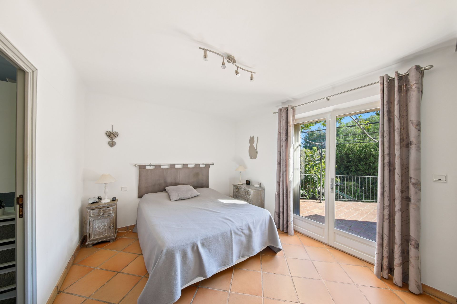 luxury house 7 Rooms for sale on OLLIOULES (83190)