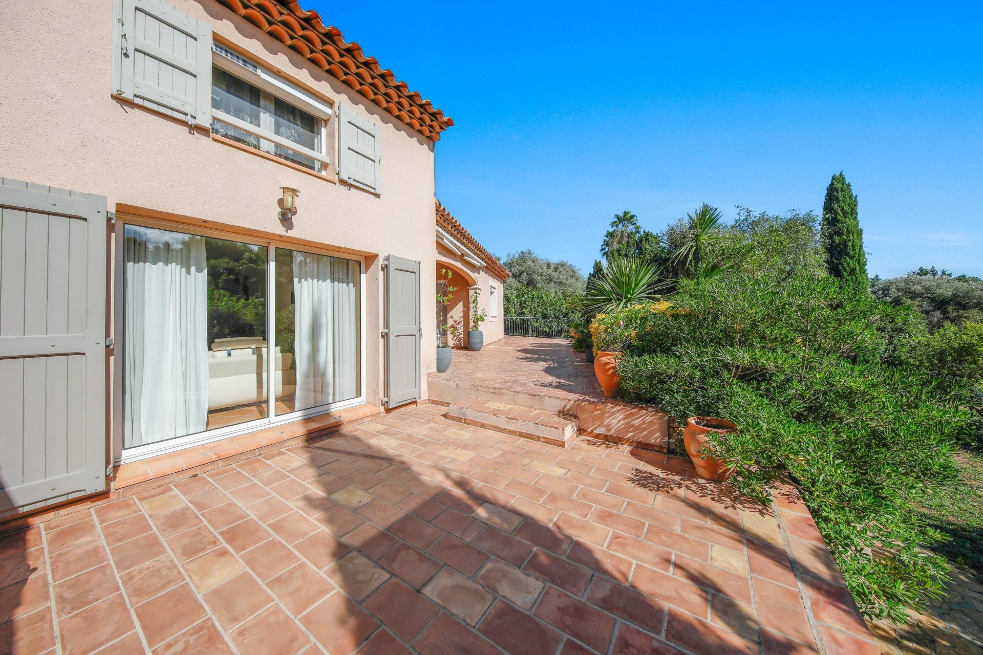 luxury house 7 Rooms for sale on OLLIOULES (83190)