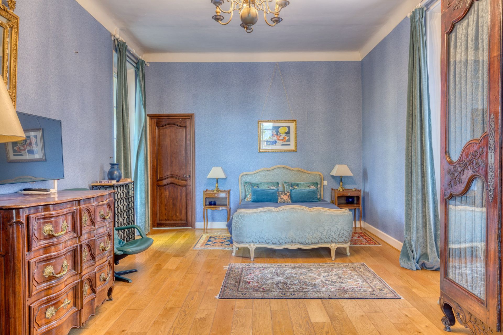 luxury property 8 Rooms for sale on CALLIAN (83440)