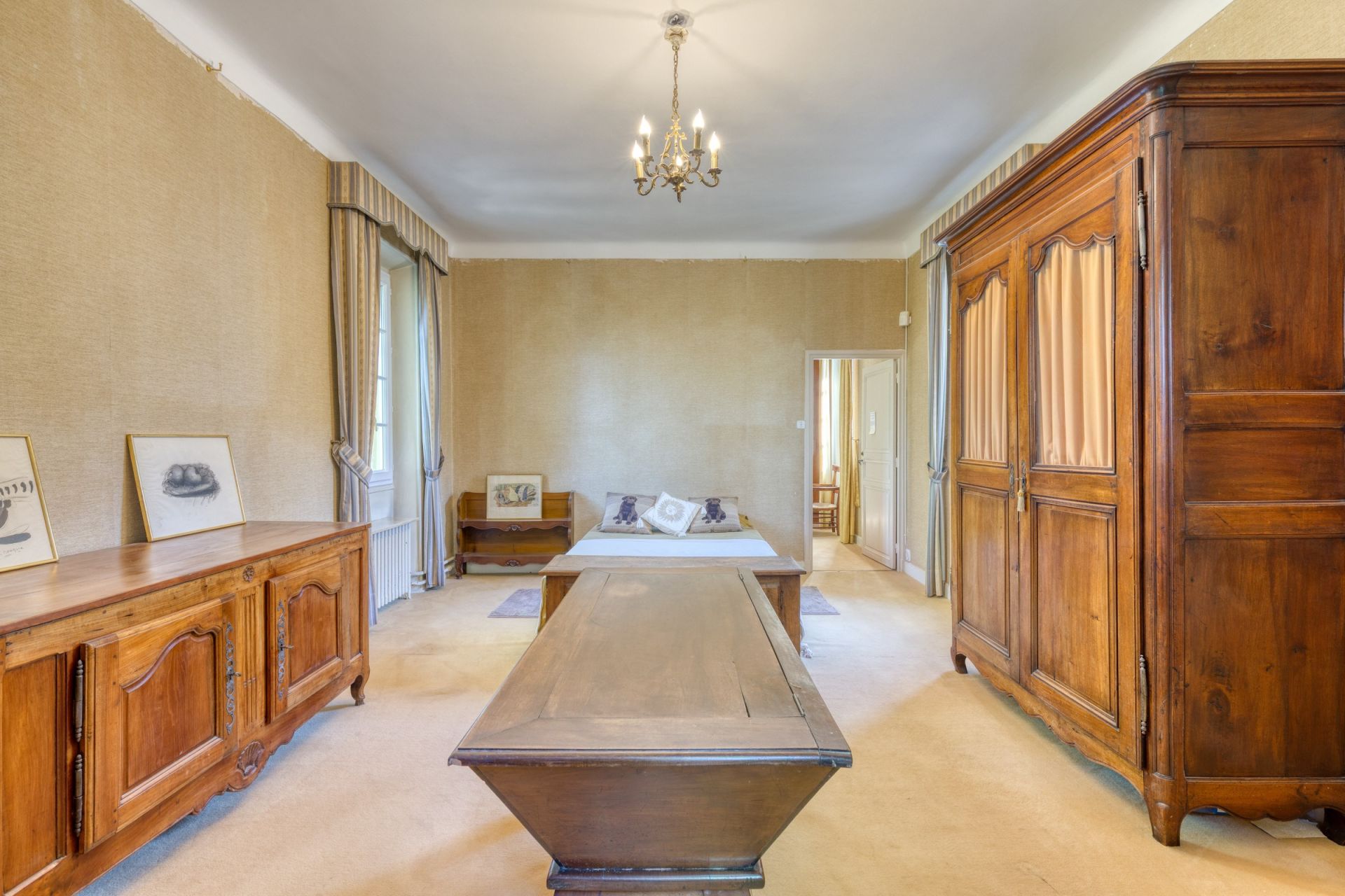 luxury property 8 Rooms for sale on CALLIAN (83440)