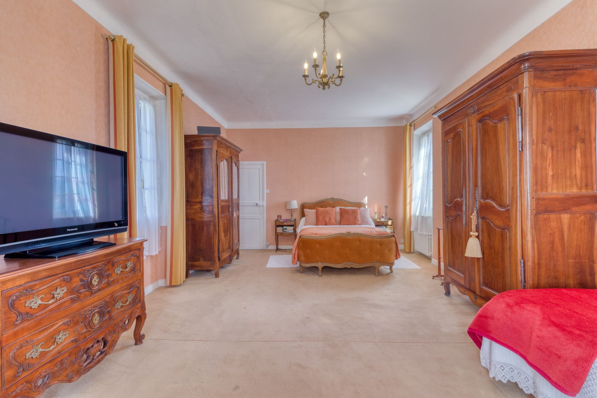 luxury property 8 Rooms for sale on CALLIAN (83440)