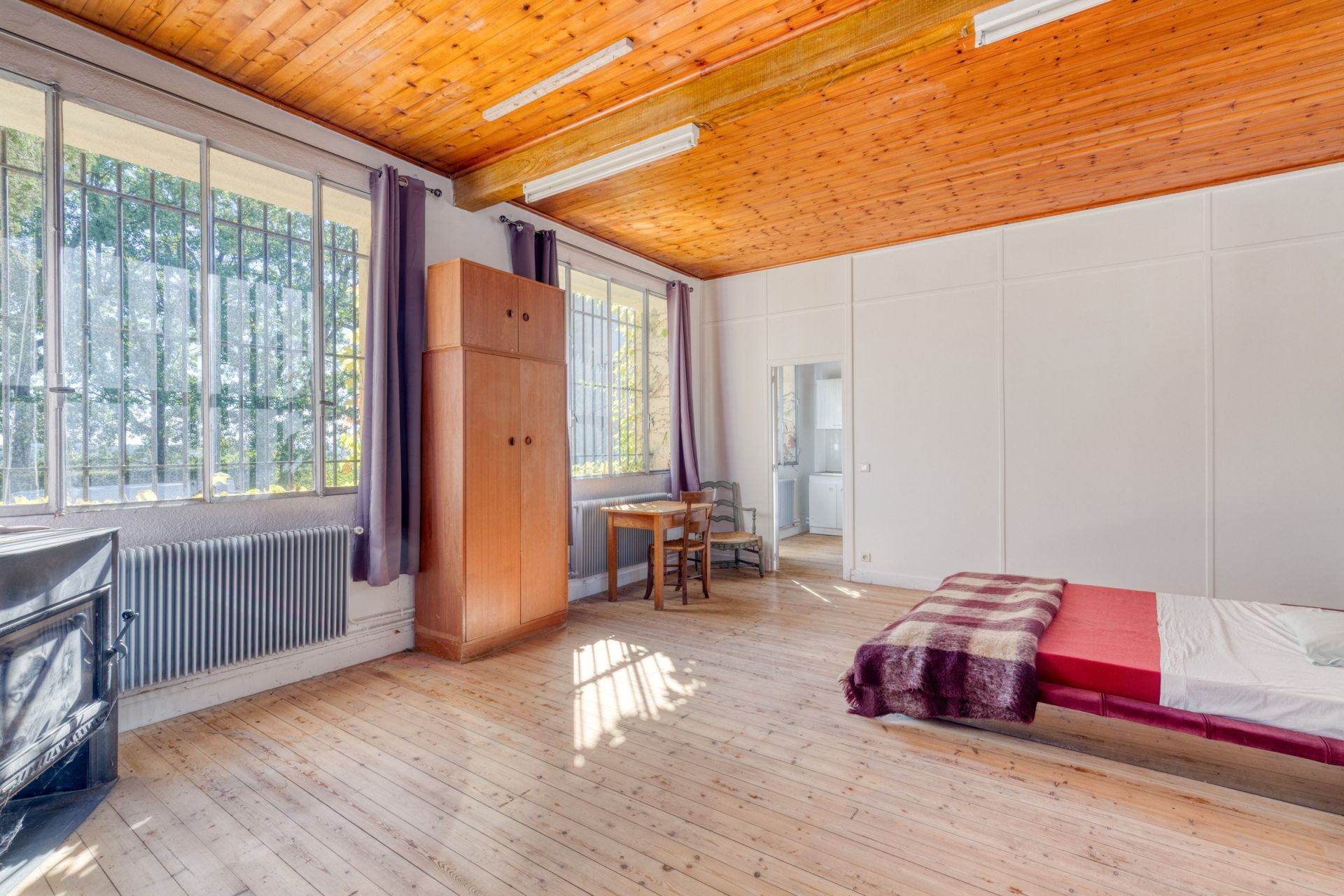 luxury property 8 Rooms for sale on CALLIAN (83440)