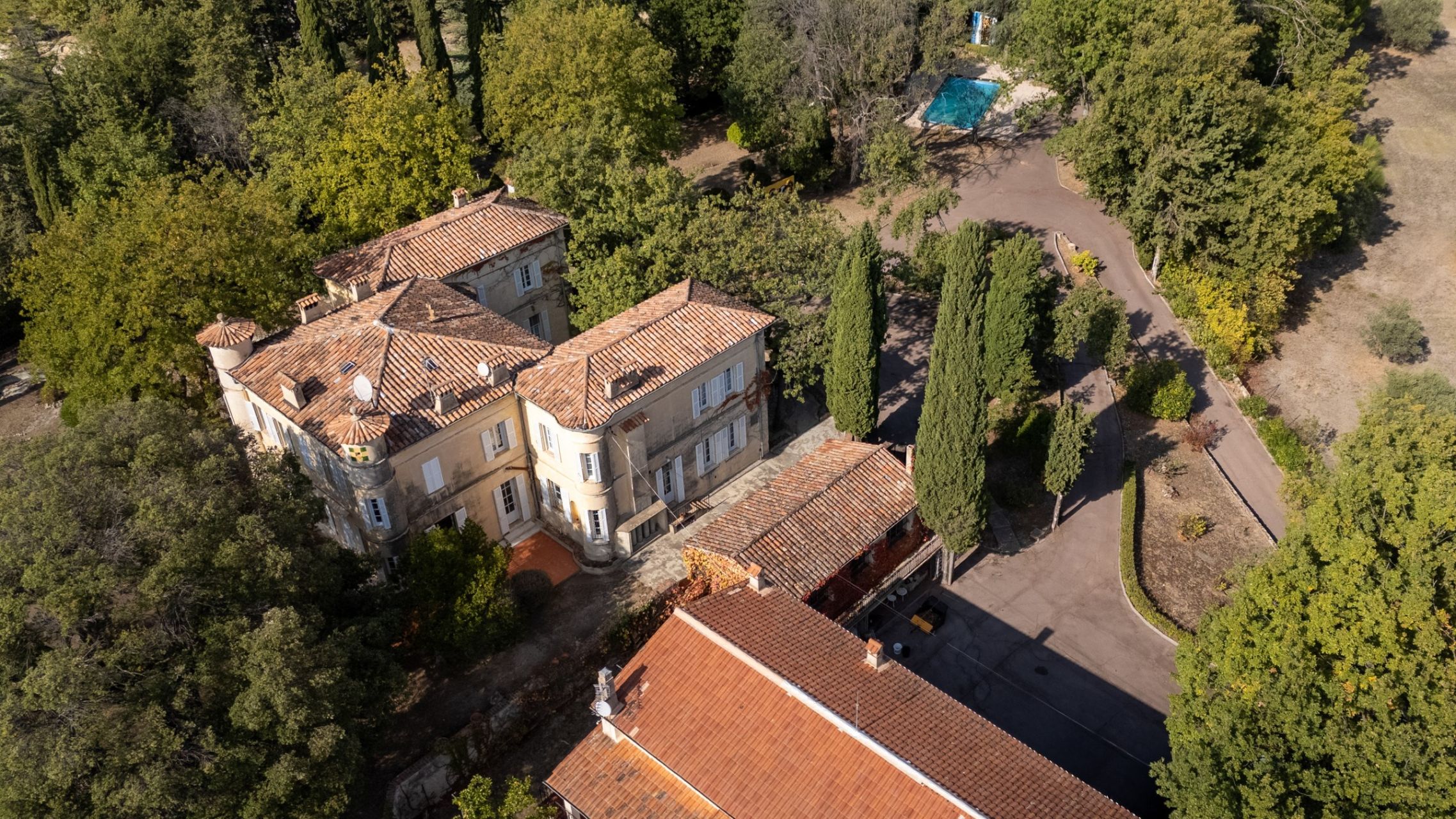 luxury property 8 Rooms for sale on CALLIAN (83440)