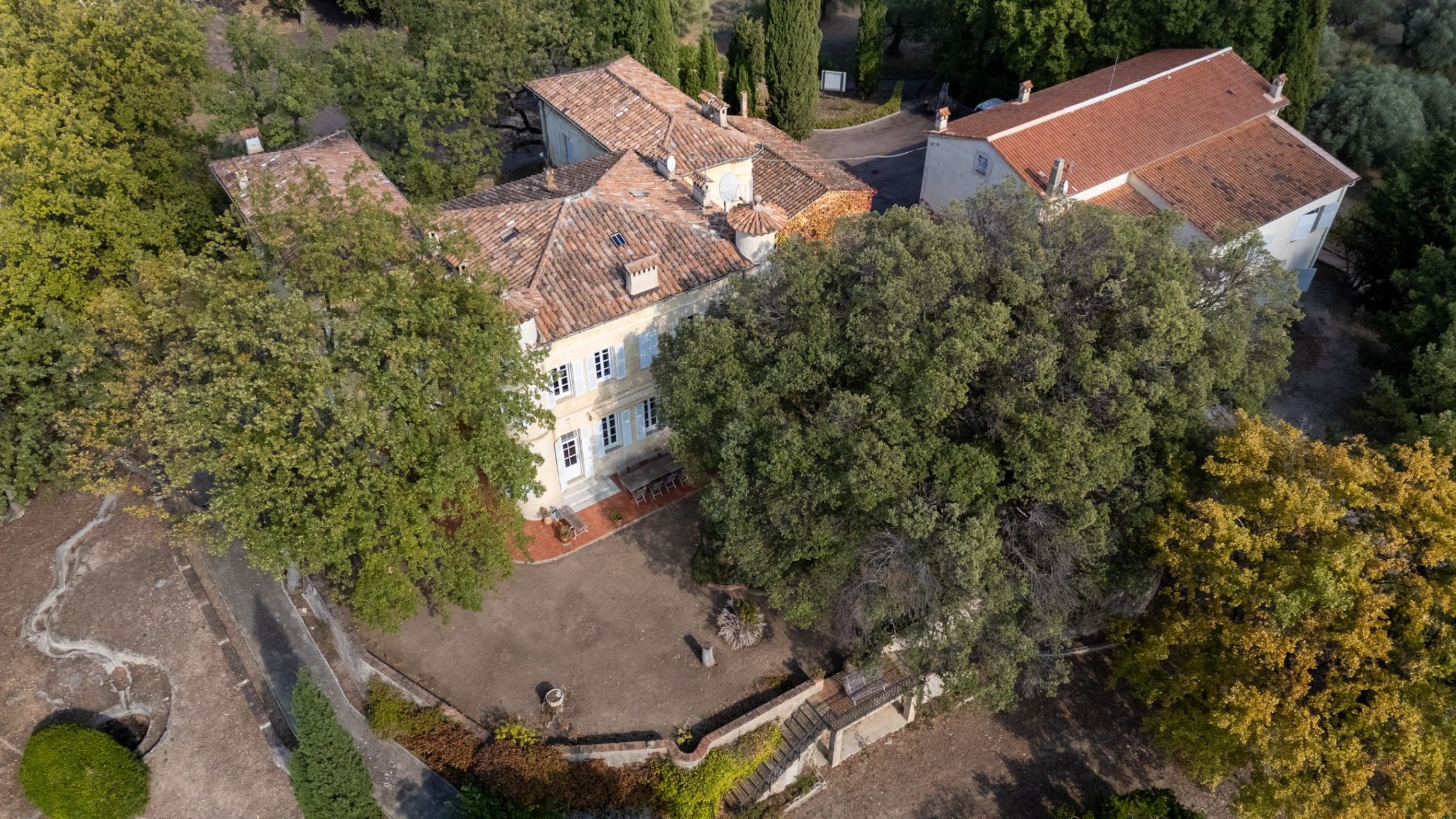 luxury property 8 Rooms for sale on CALLIAN (83440)