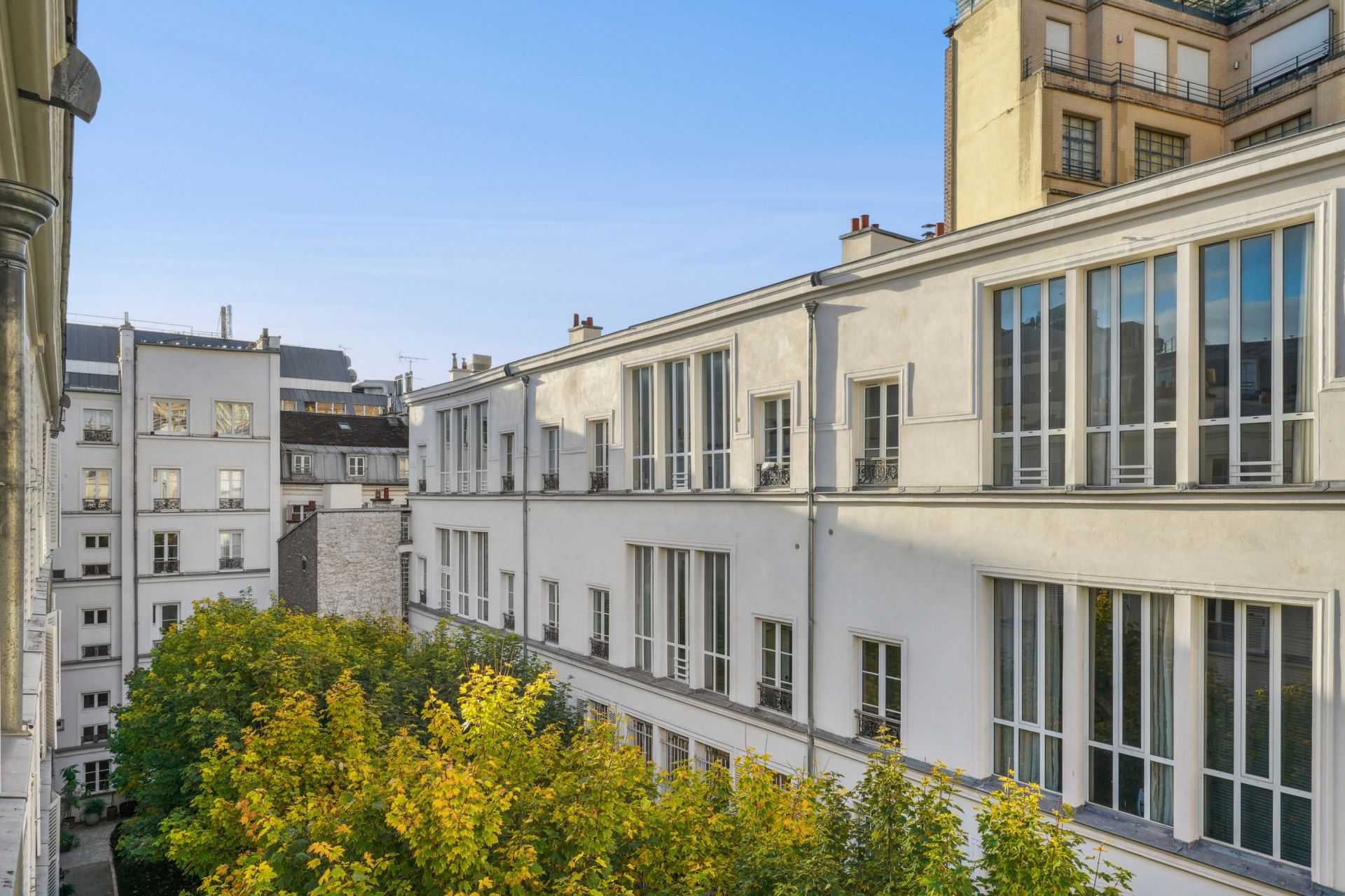 luxury apartment 2 Rooms for sale on PARIS (75008)