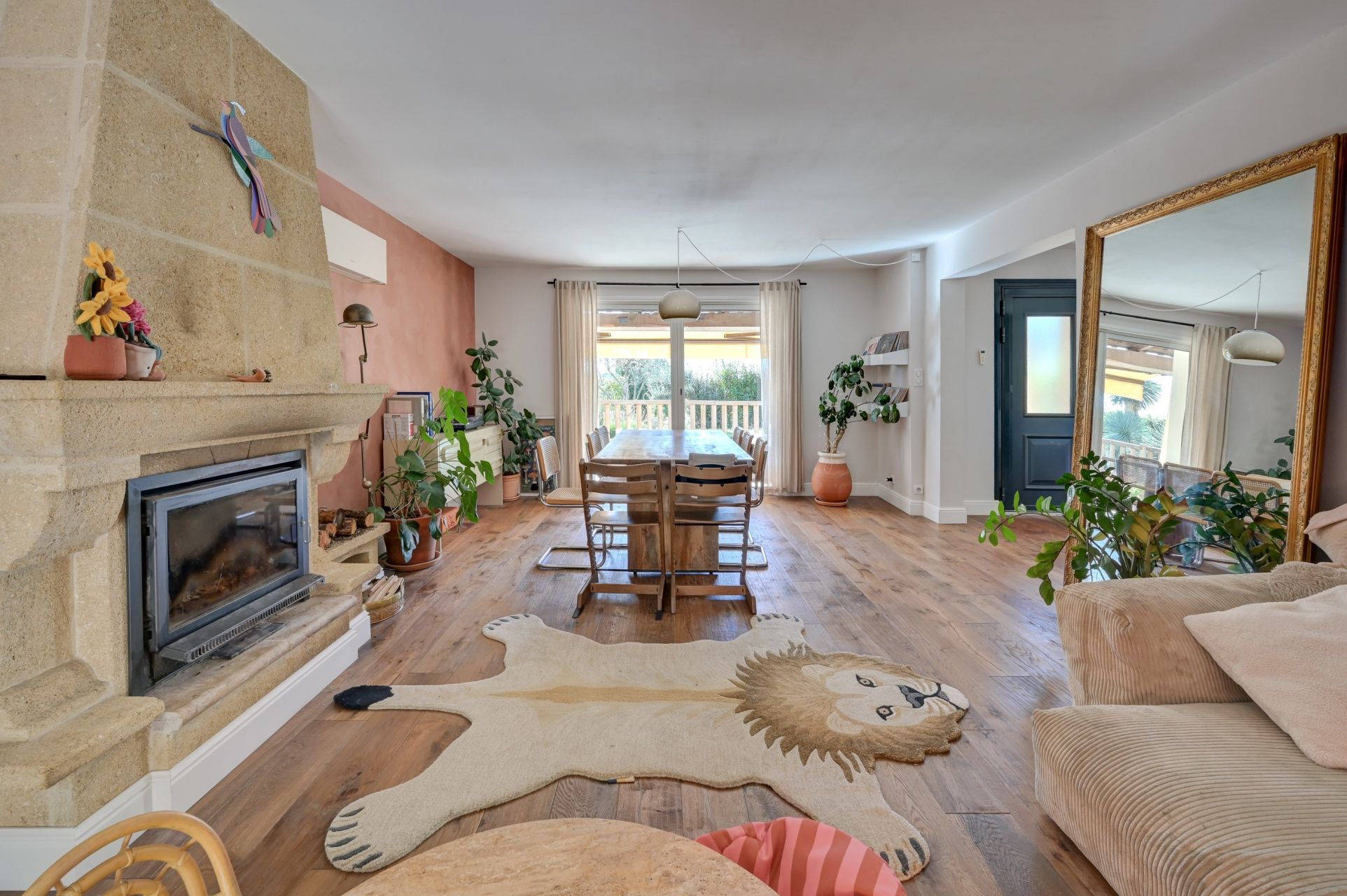 luxury house 5 Rooms for sale on LUYNES (13080)