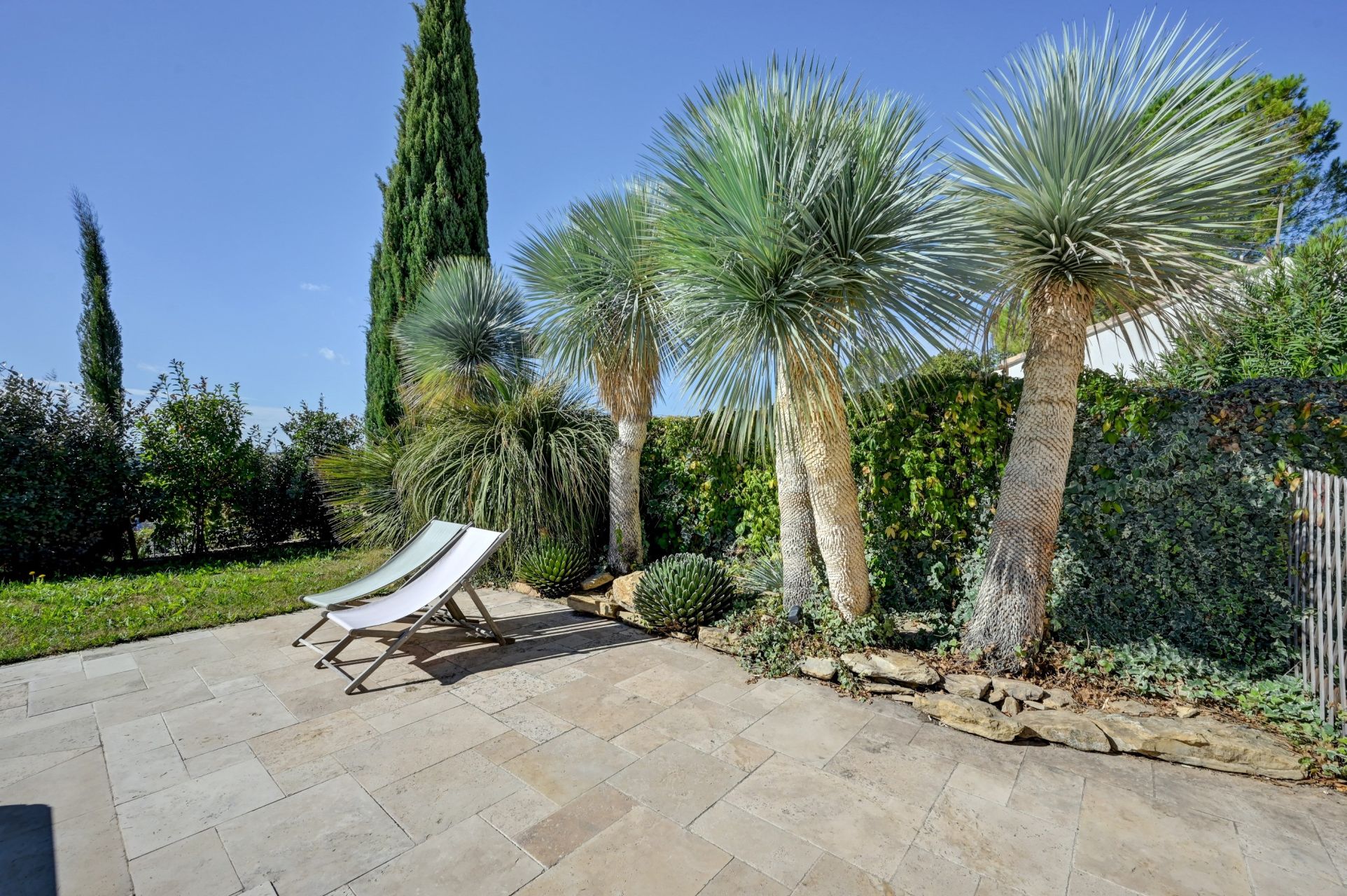 luxury house 5 Rooms for sale on LUYNES (13080)