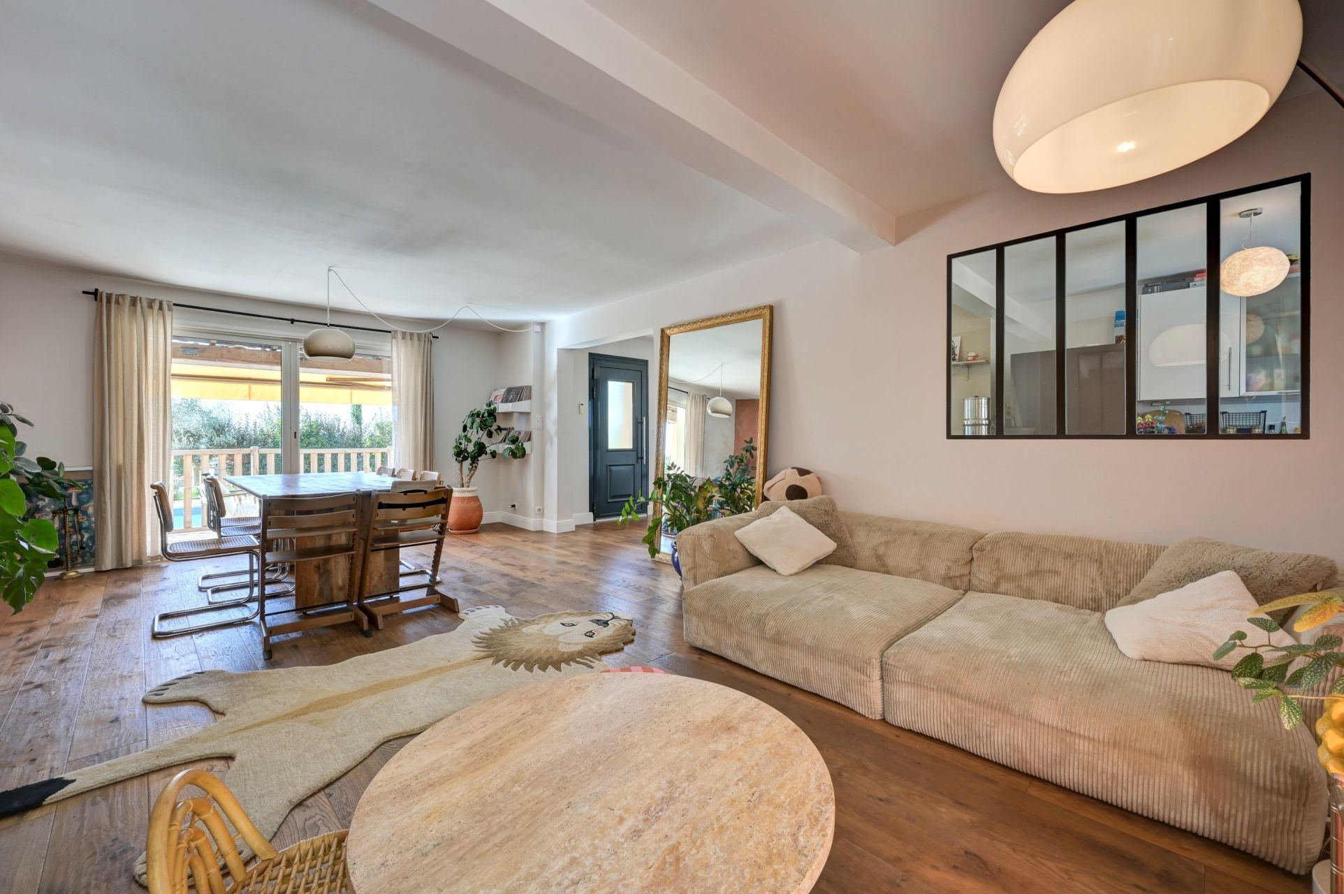 luxury house 5 Rooms for sale on LUYNES (13080)