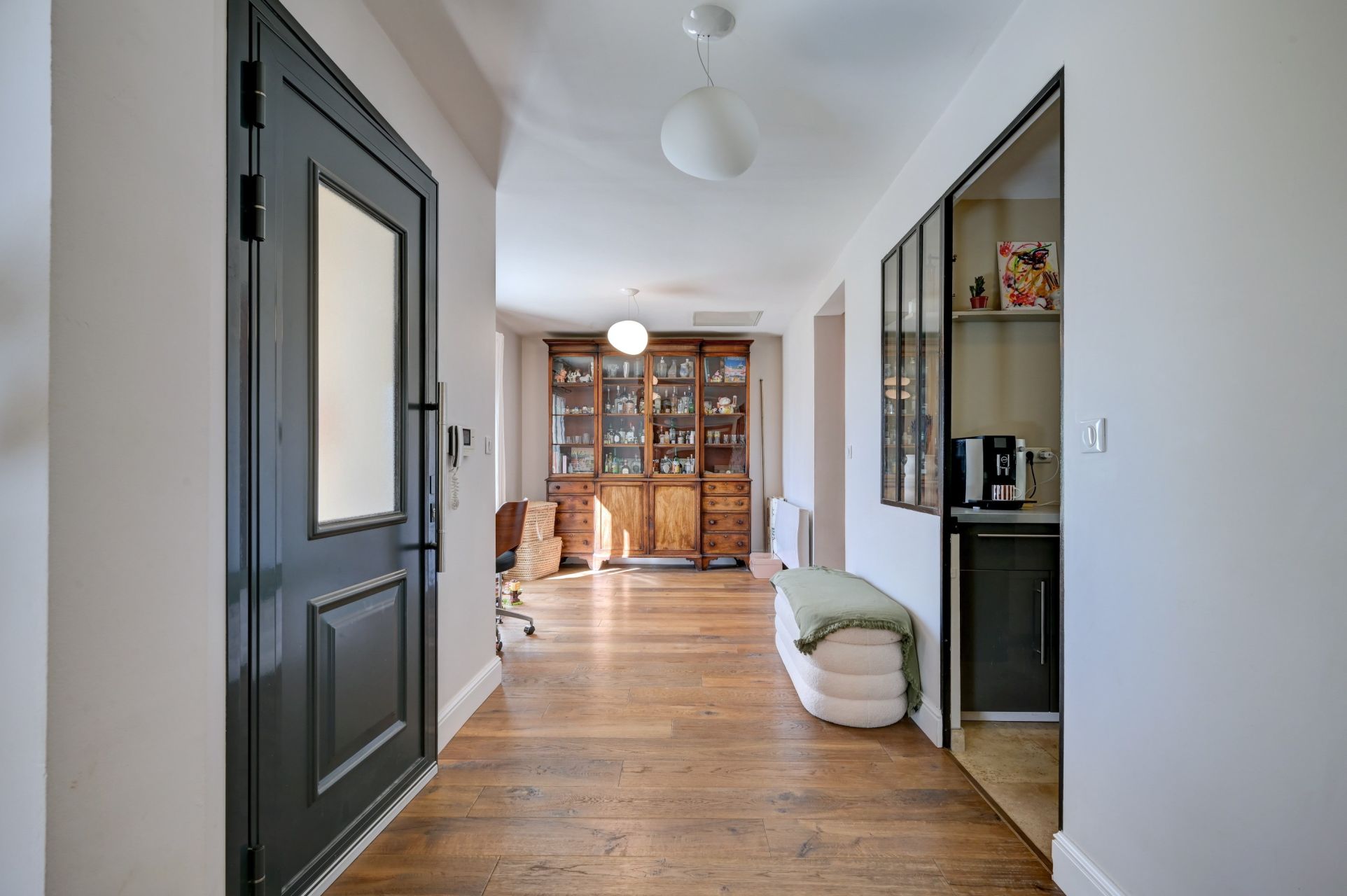 luxury house 5 Rooms for sale on LUYNES (13080)