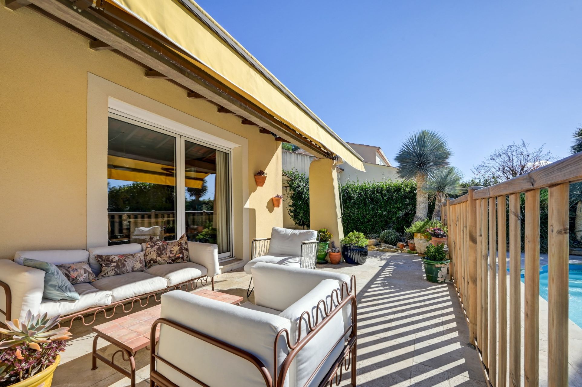 luxury house 5 Rooms for sale on LUYNES (13080)