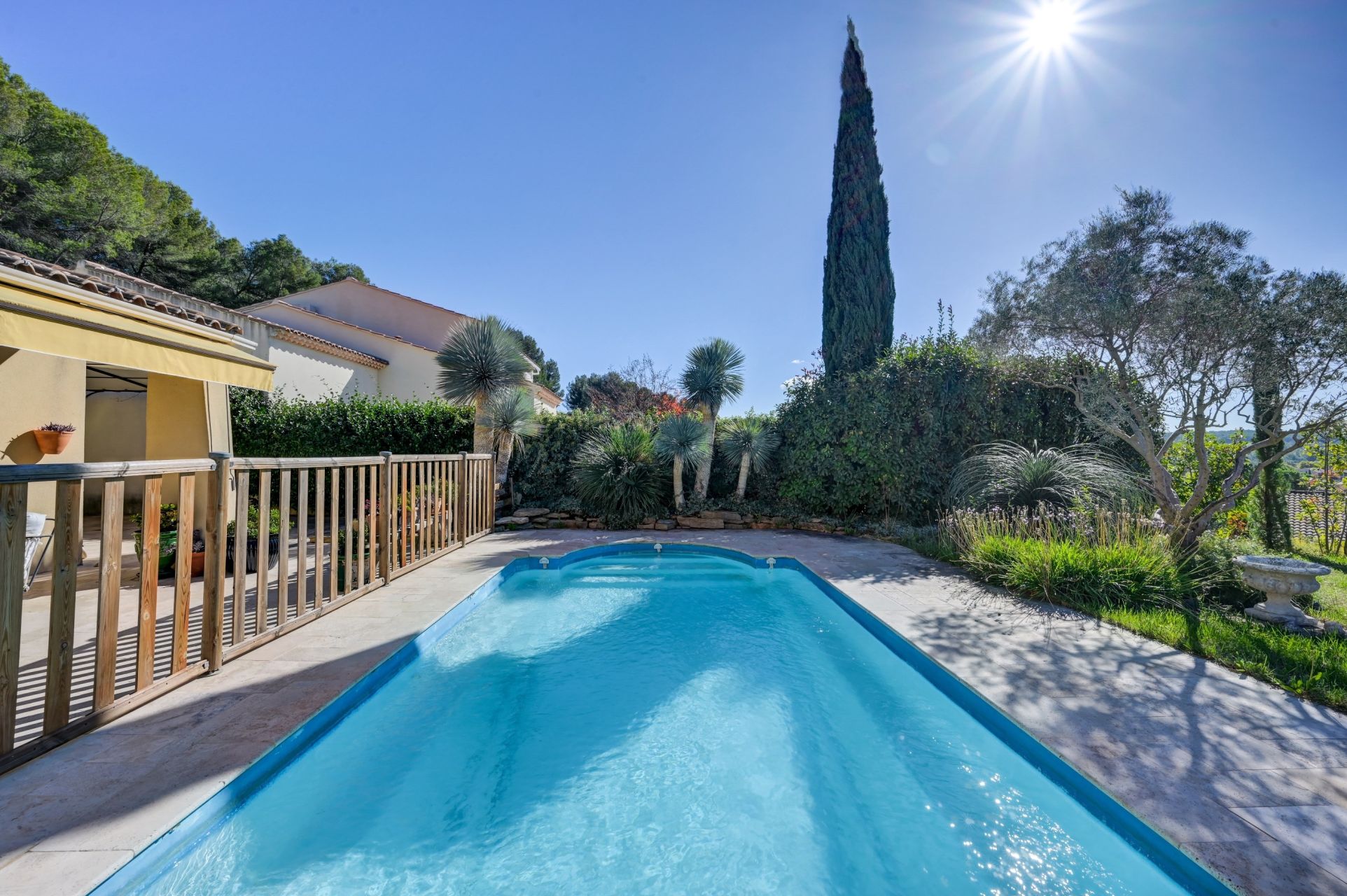 luxury house 5 Rooms for sale on LUYNES (13080)