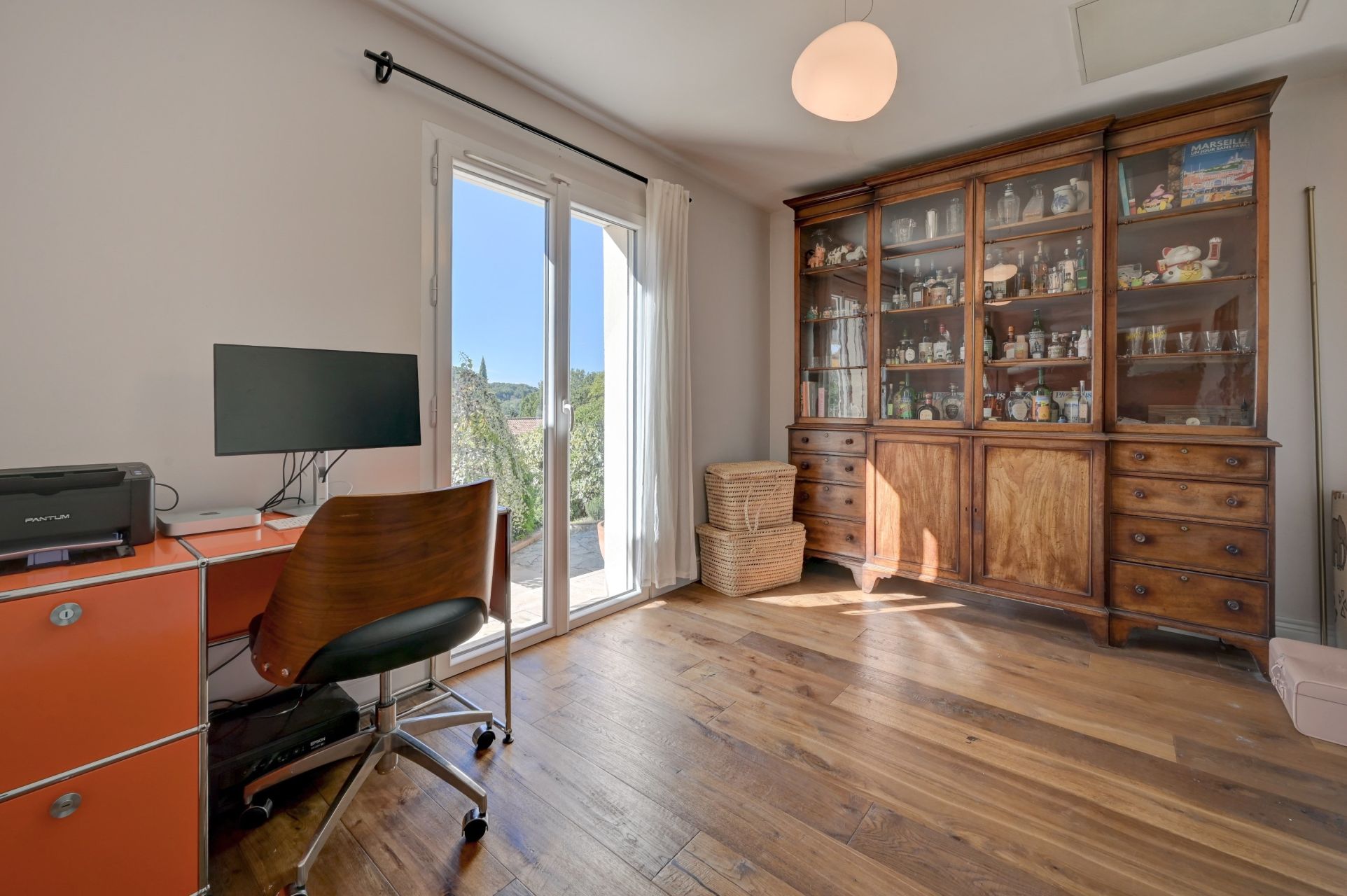 luxury house 5 Rooms for sale on LUYNES (13080)