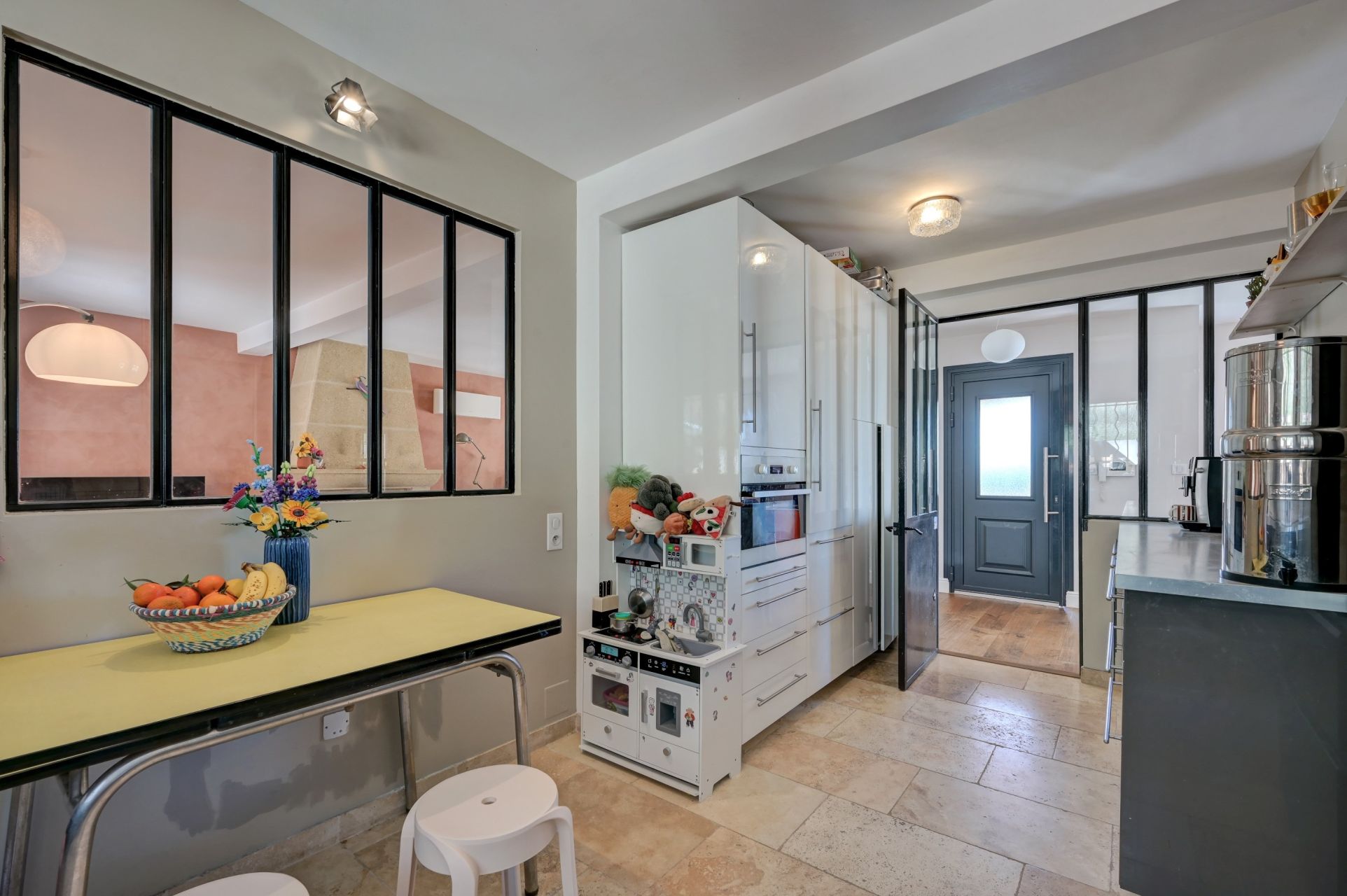 luxury house 5 Rooms for sale on LUYNES (13080)