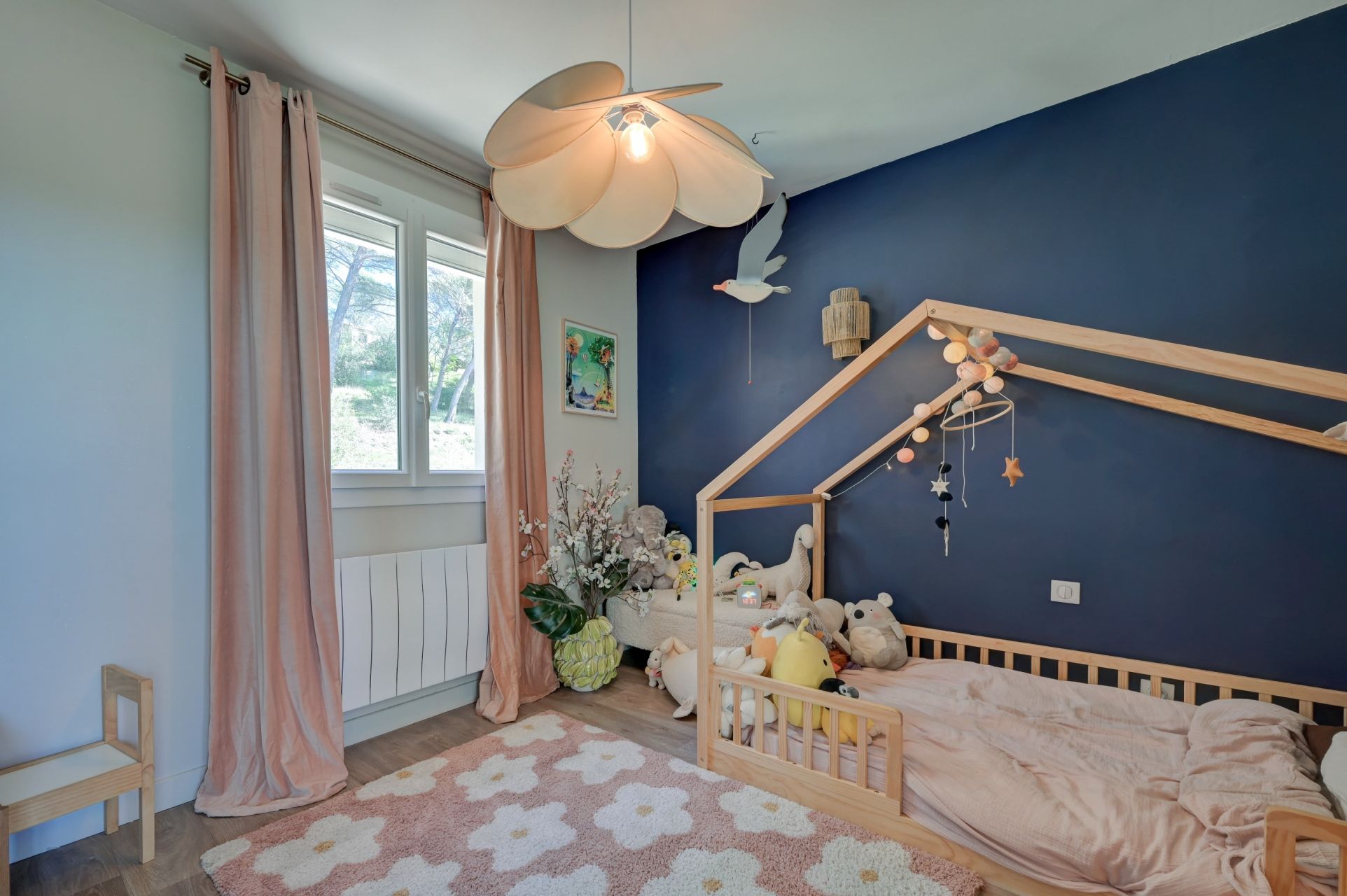 luxury house 5 Rooms for sale on LUYNES (13080)