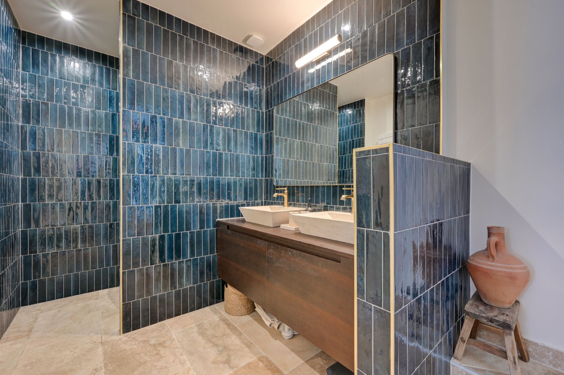 luxury house 5 Rooms for sale on LUYNES (13080)