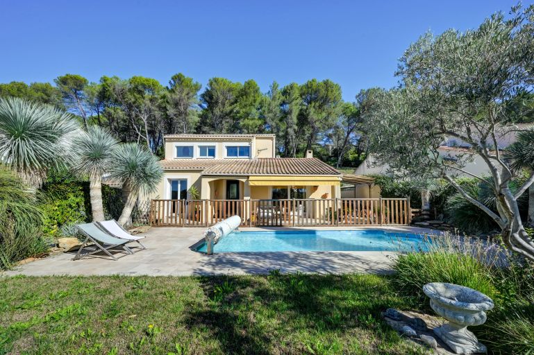 luxury house 5 Rooms for sale on LUYNES (13080)