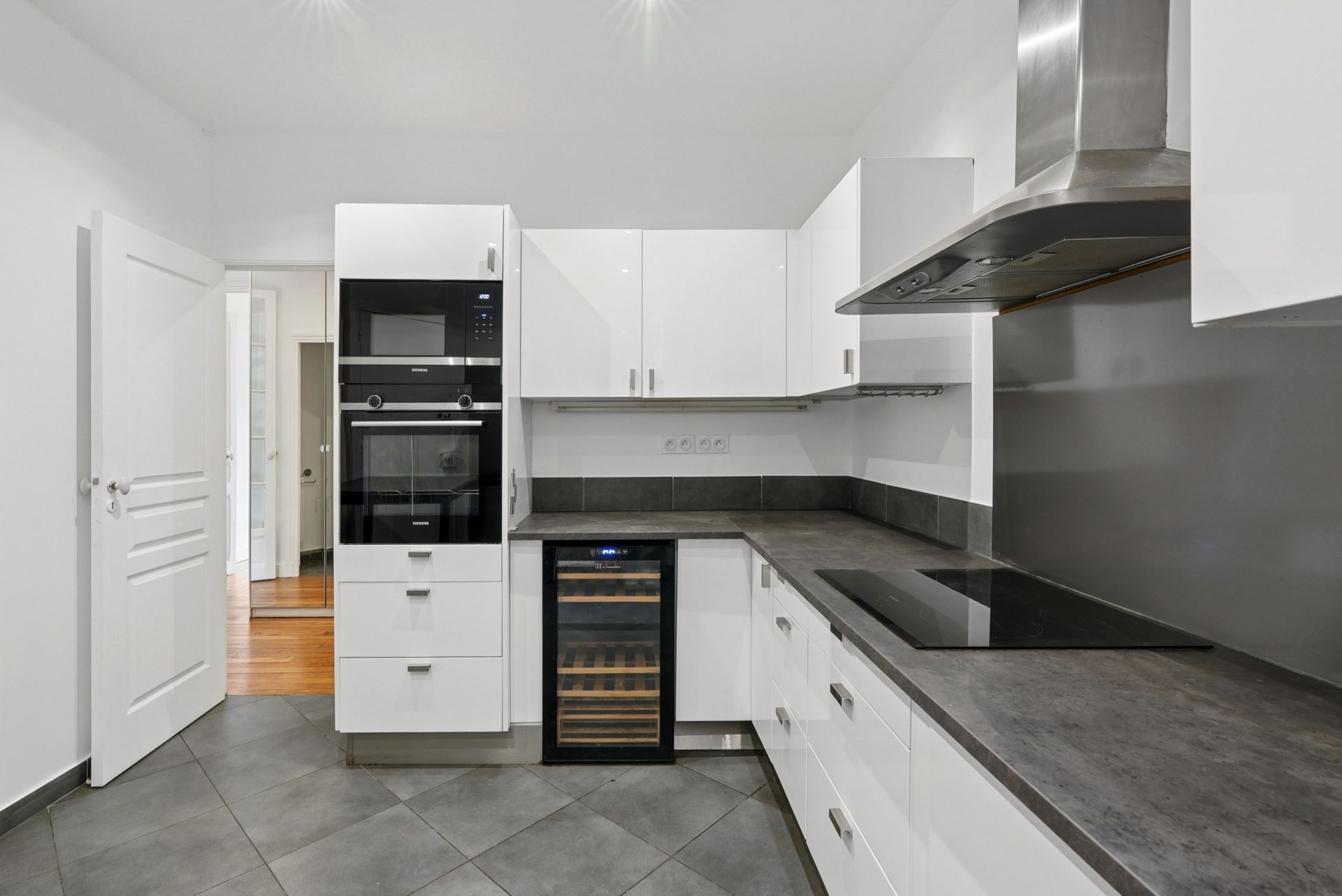 luxury apartment 4 Rooms for rent on PARIS (75007)