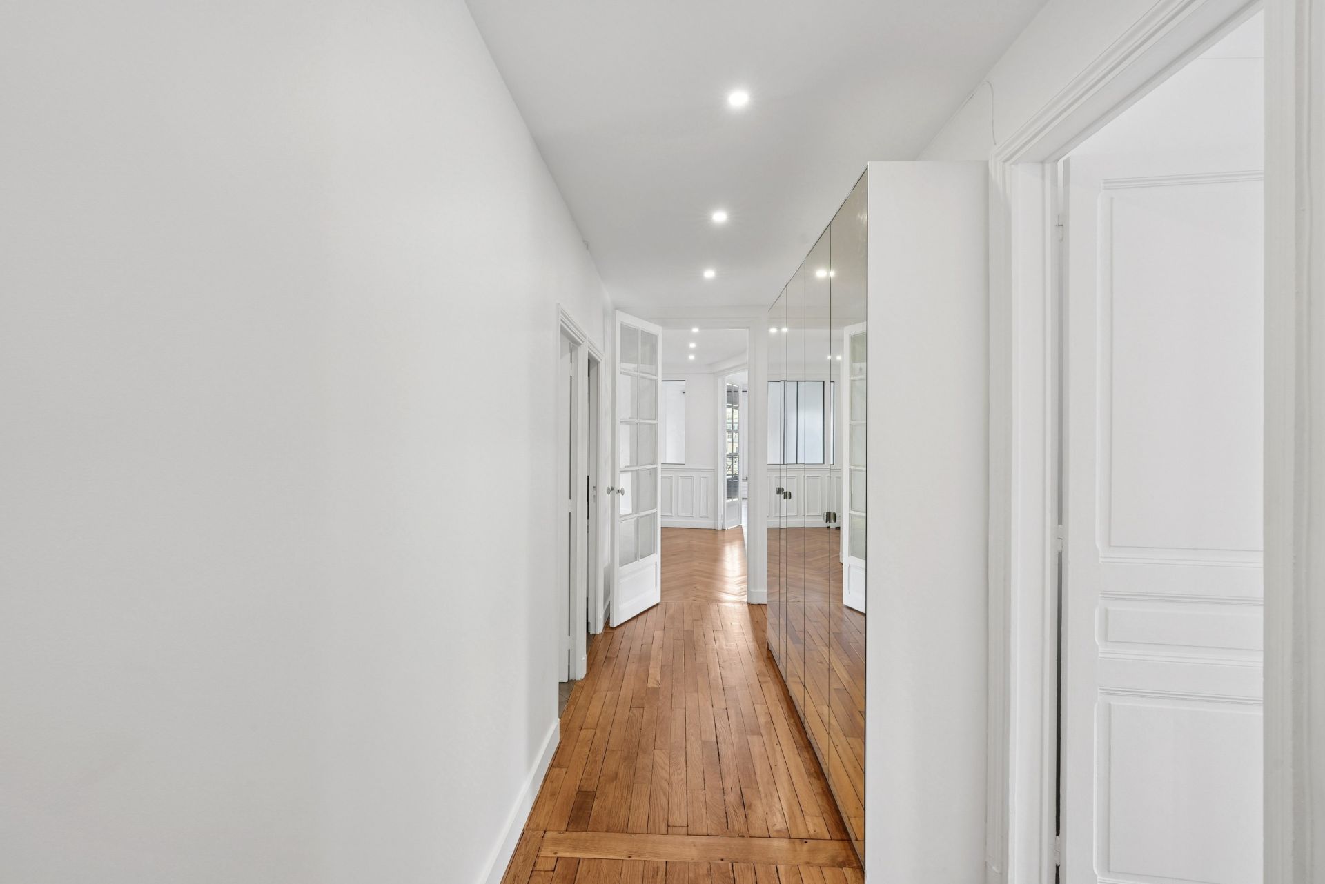 luxury apartment 4 Rooms for rent on PARIS (75007)