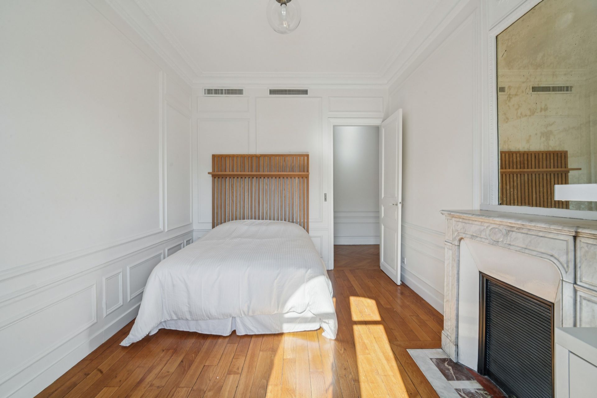 luxury apartment 6 Rooms for rent on PARIS (75006)