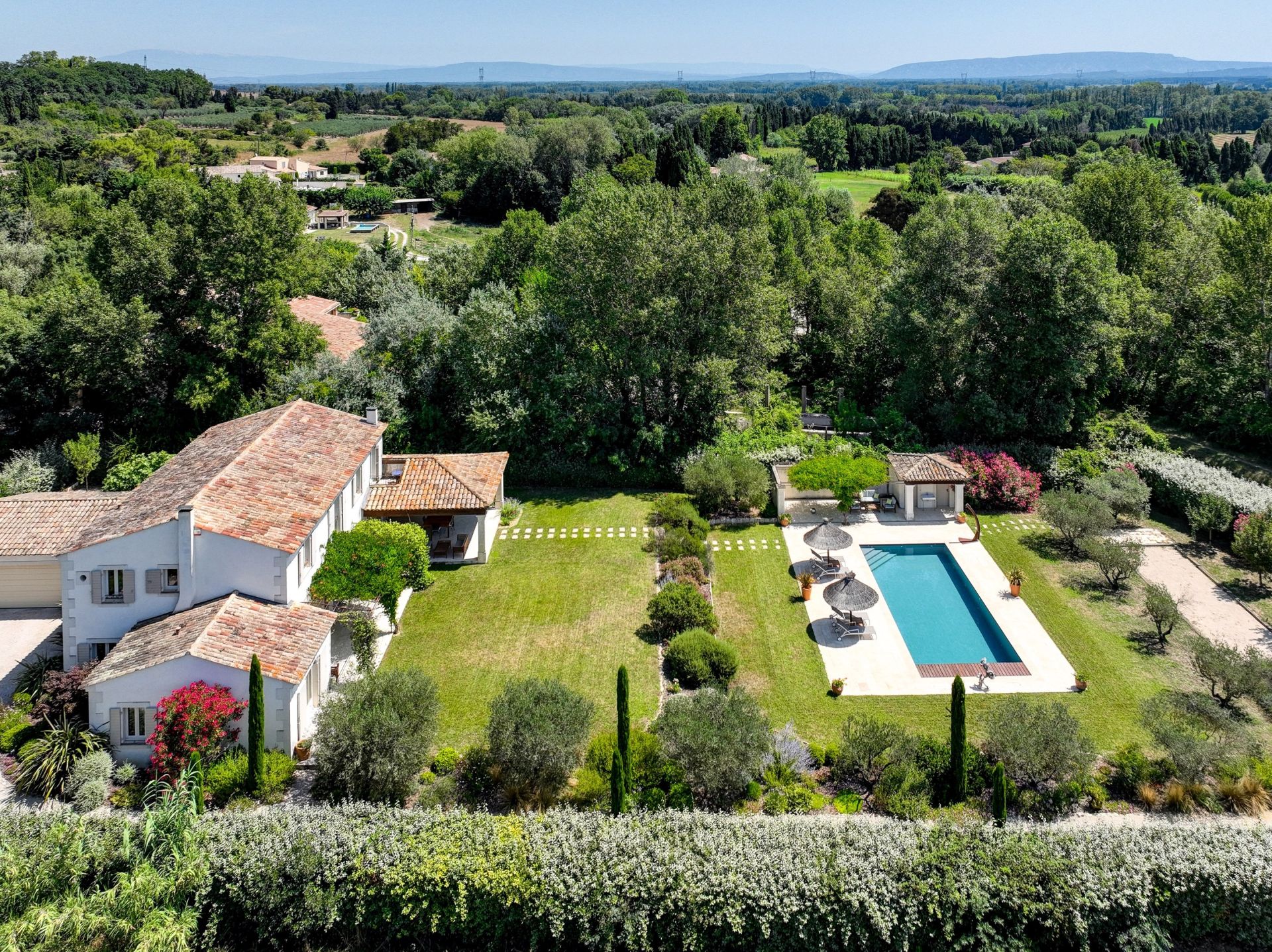 luxury house 6 Rooms for sale on ST REMY DE PROVENCE (13210)