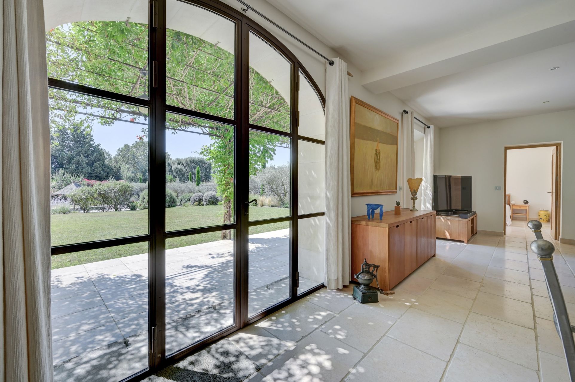 luxury house 6 Rooms for sale on ST REMY DE PROVENCE (13210)
