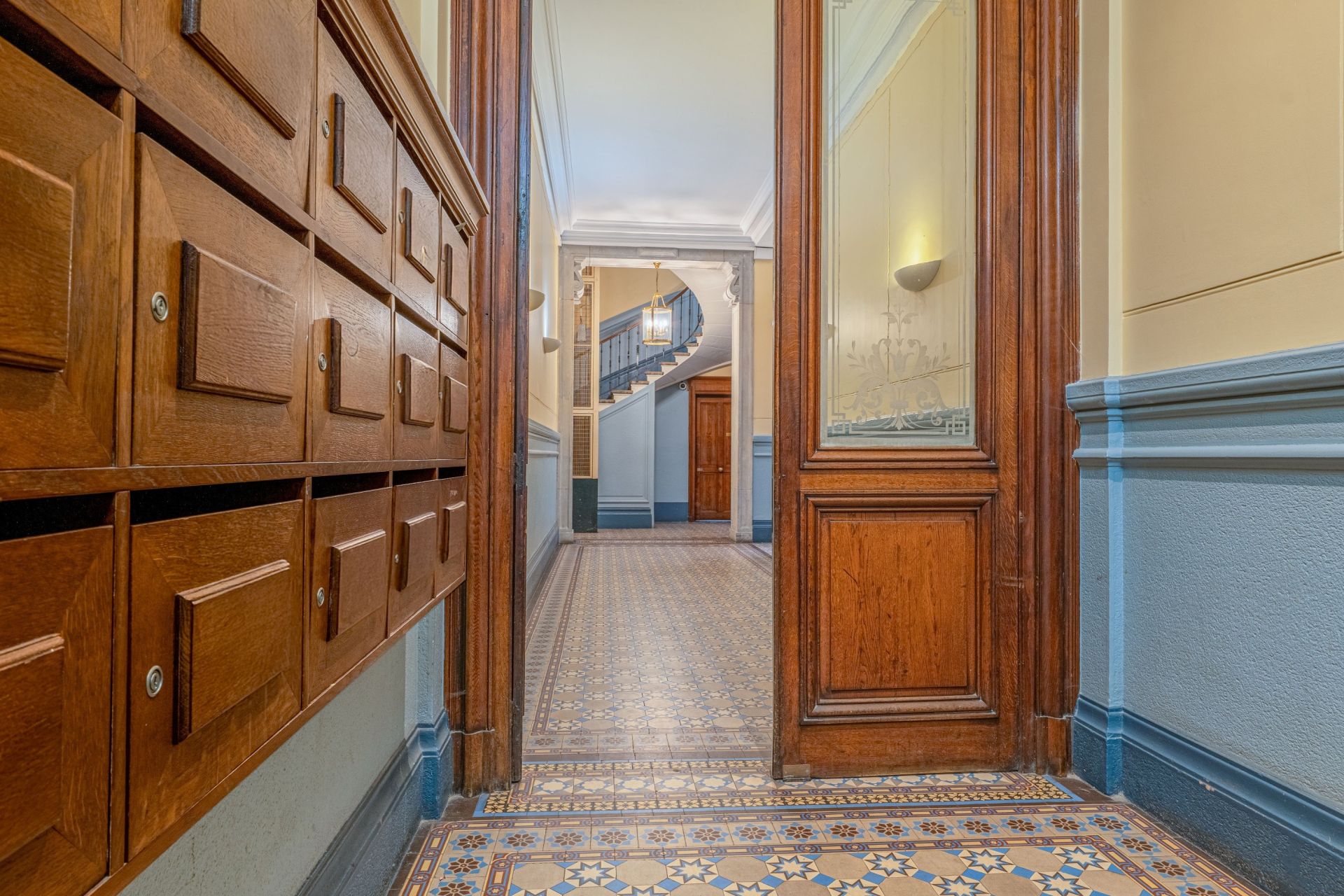 luxury apartment 7 Rooms for sale on LYON (69002)