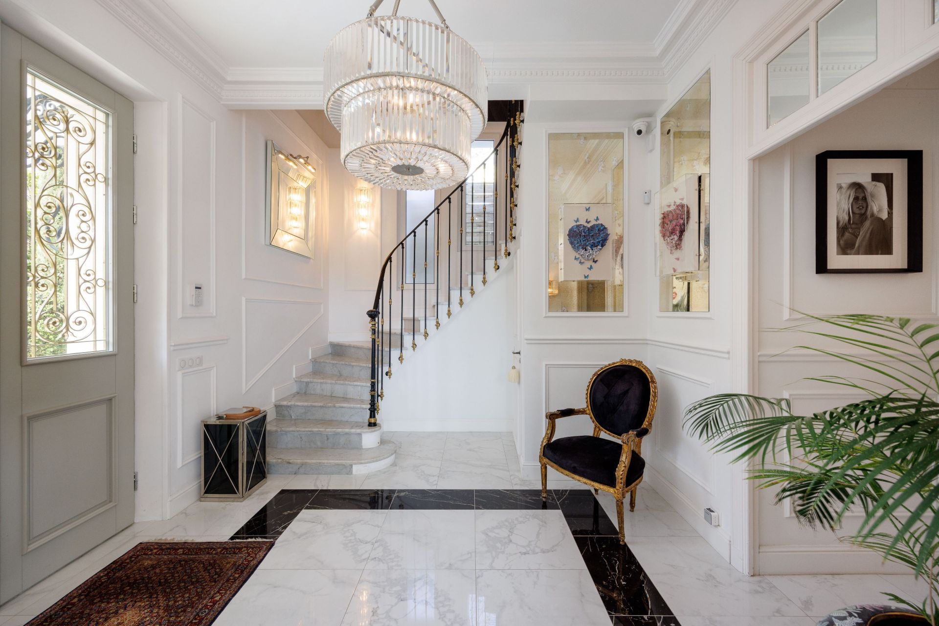 mansion 6 Rooms for sale on EZE (06360)