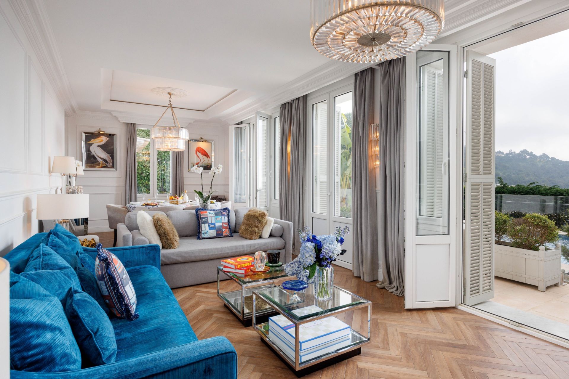 mansion 6 Rooms for sale on EZE (06360)