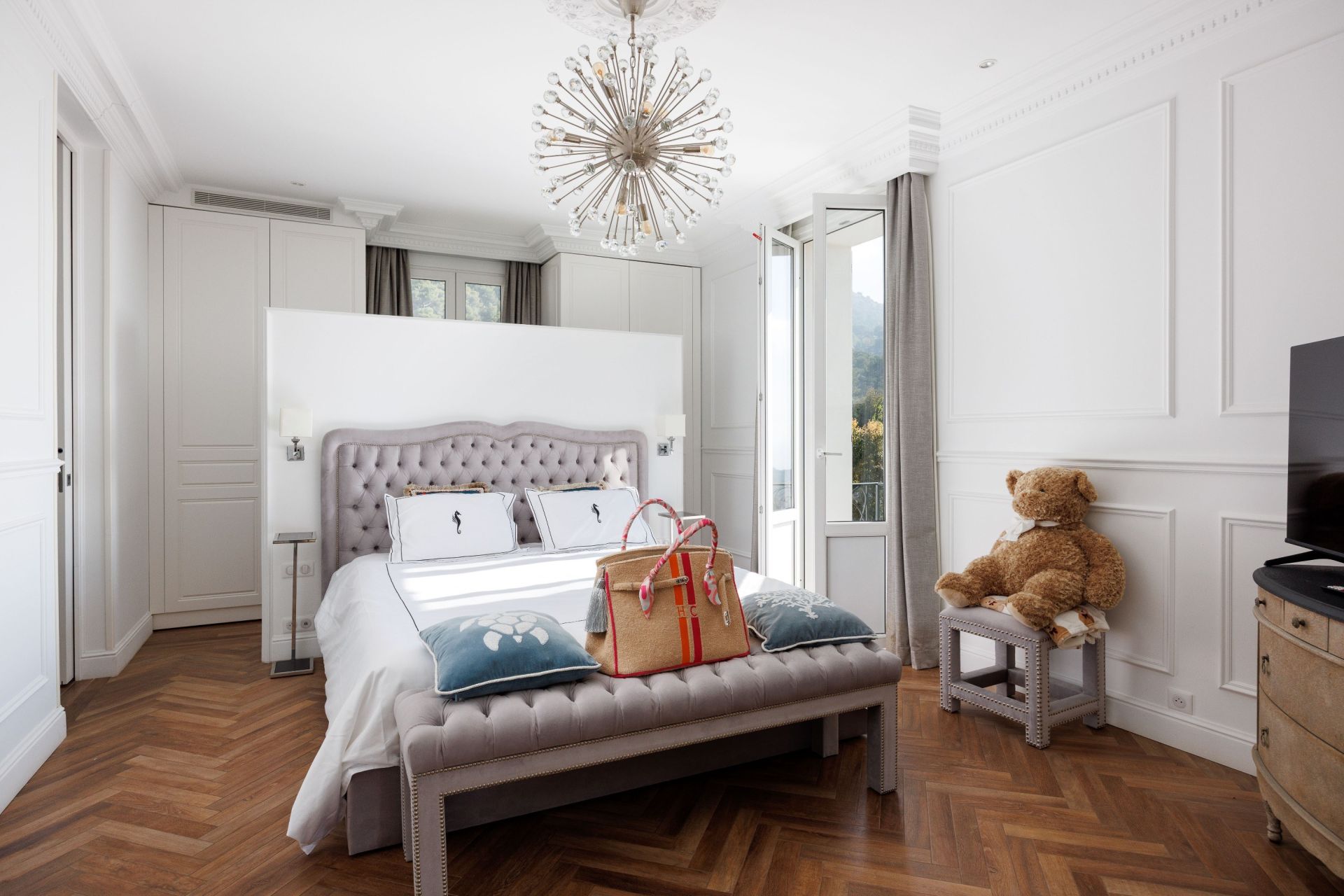 mansion 6 Rooms for sale on EZE (06360)