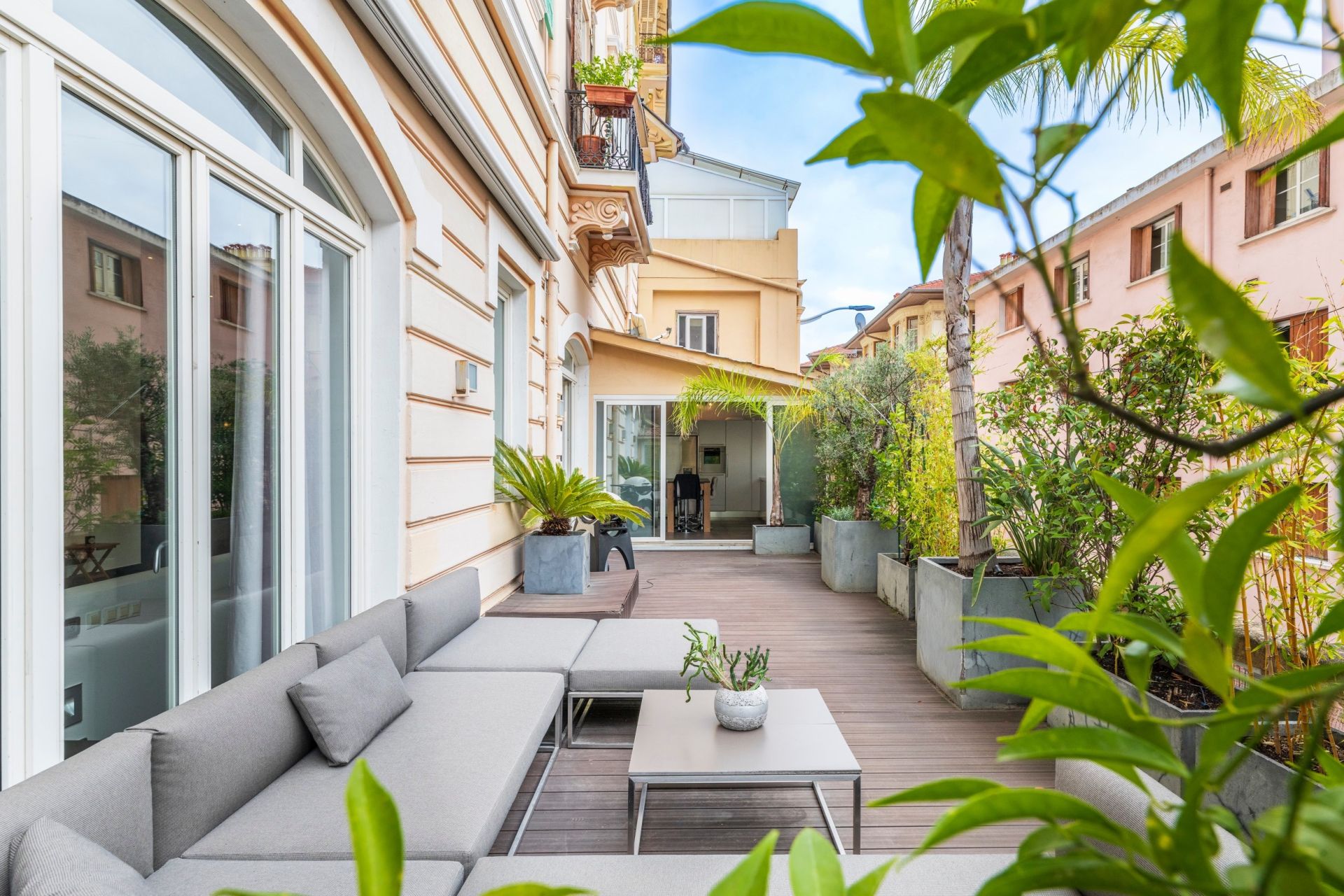 luxury loft 4 Rooms for sale on BEAUSOLEIL (06240)