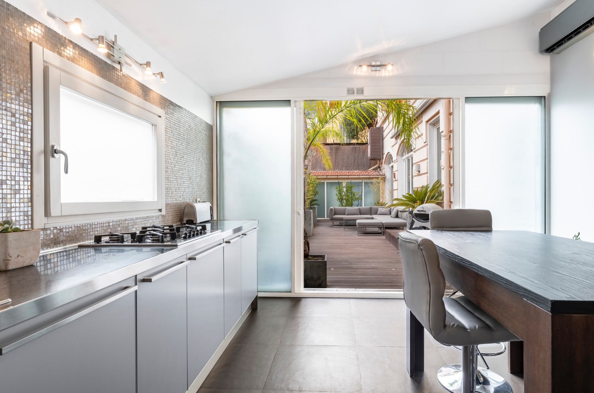 luxury loft 4 Rooms for sale on BEAUSOLEIL (06240)