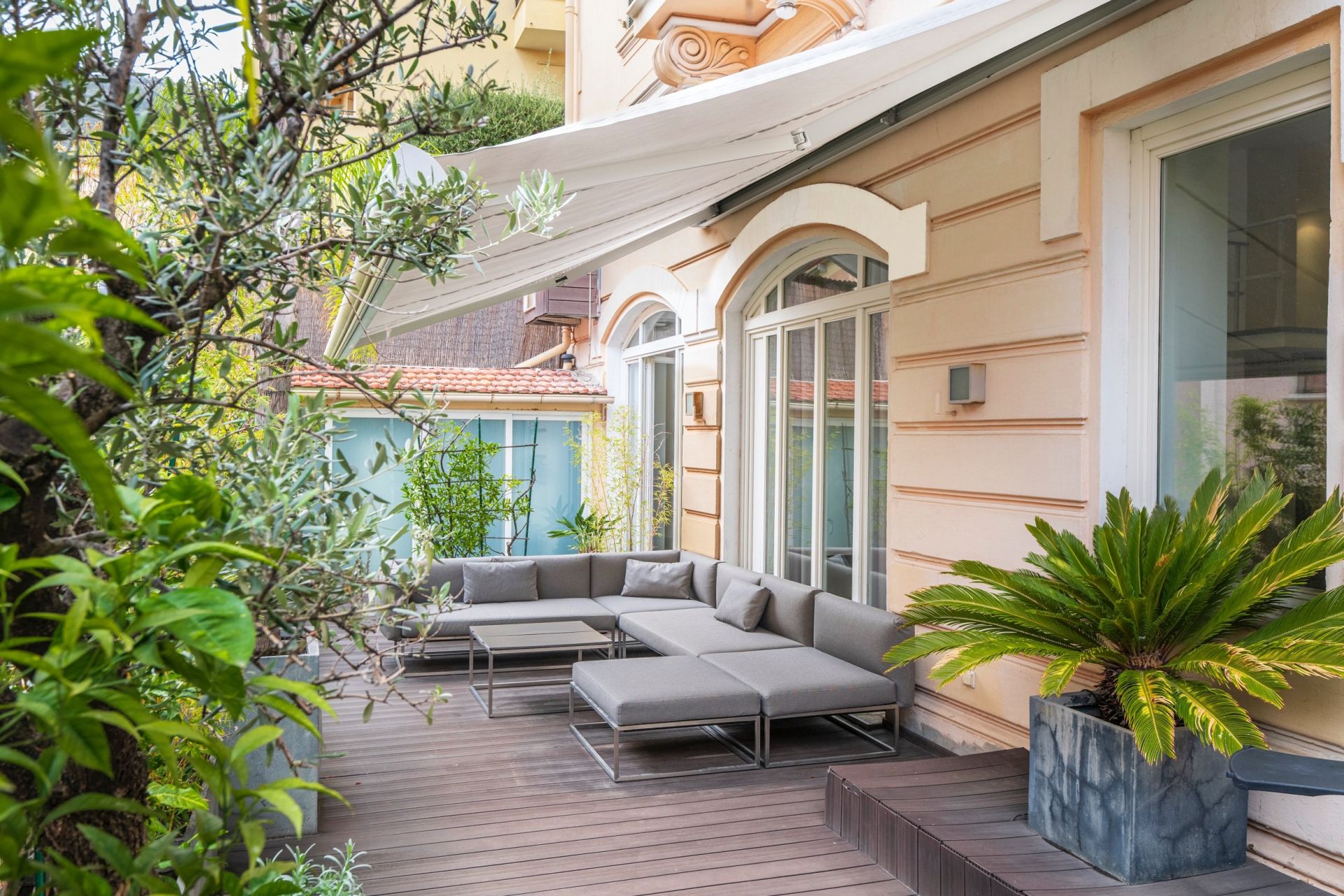 luxury loft 4 Rooms for sale on BEAUSOLEIL (06240)