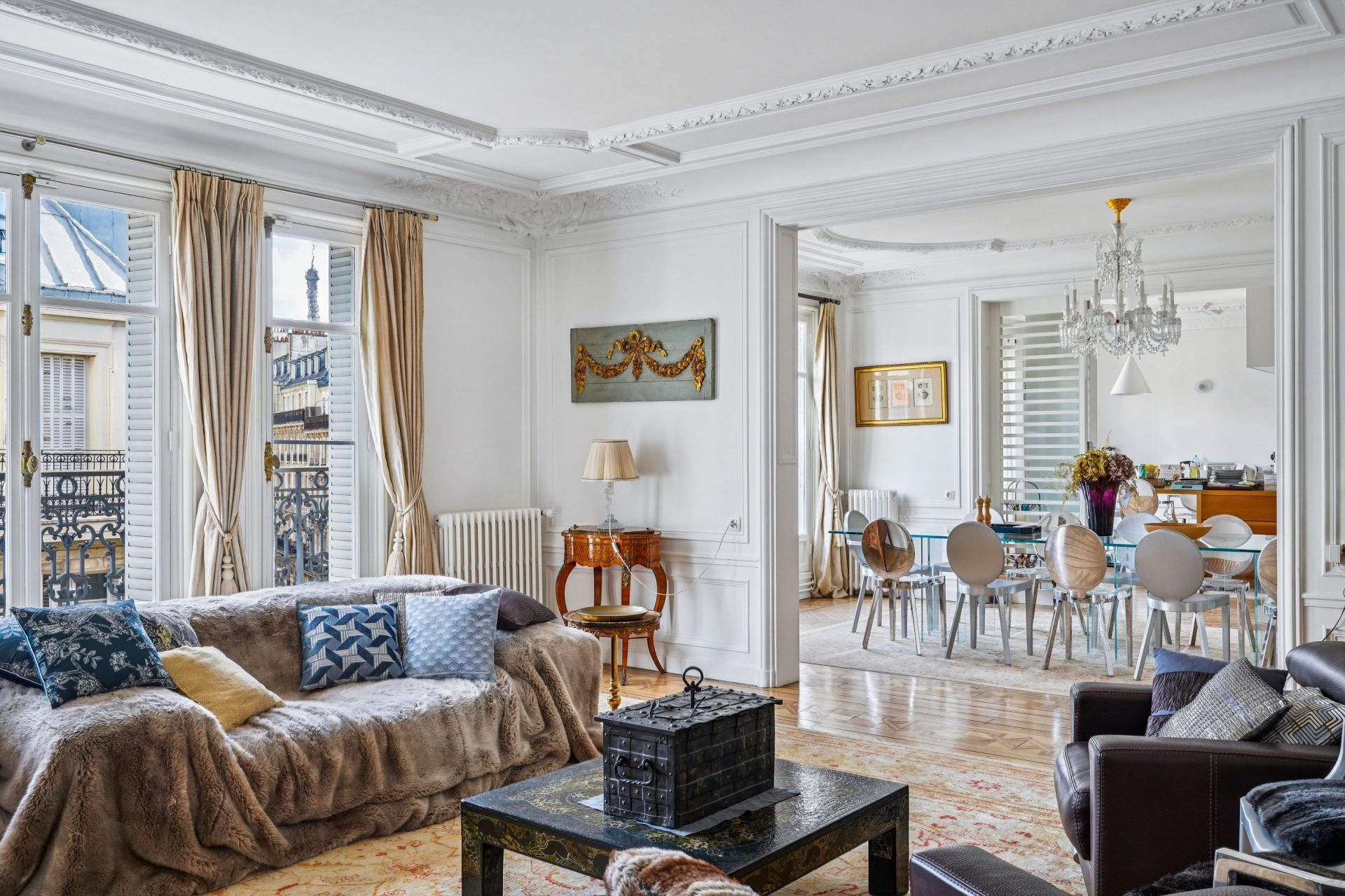 luxury apartment 8 Rooms for sale on PARIS (75116)