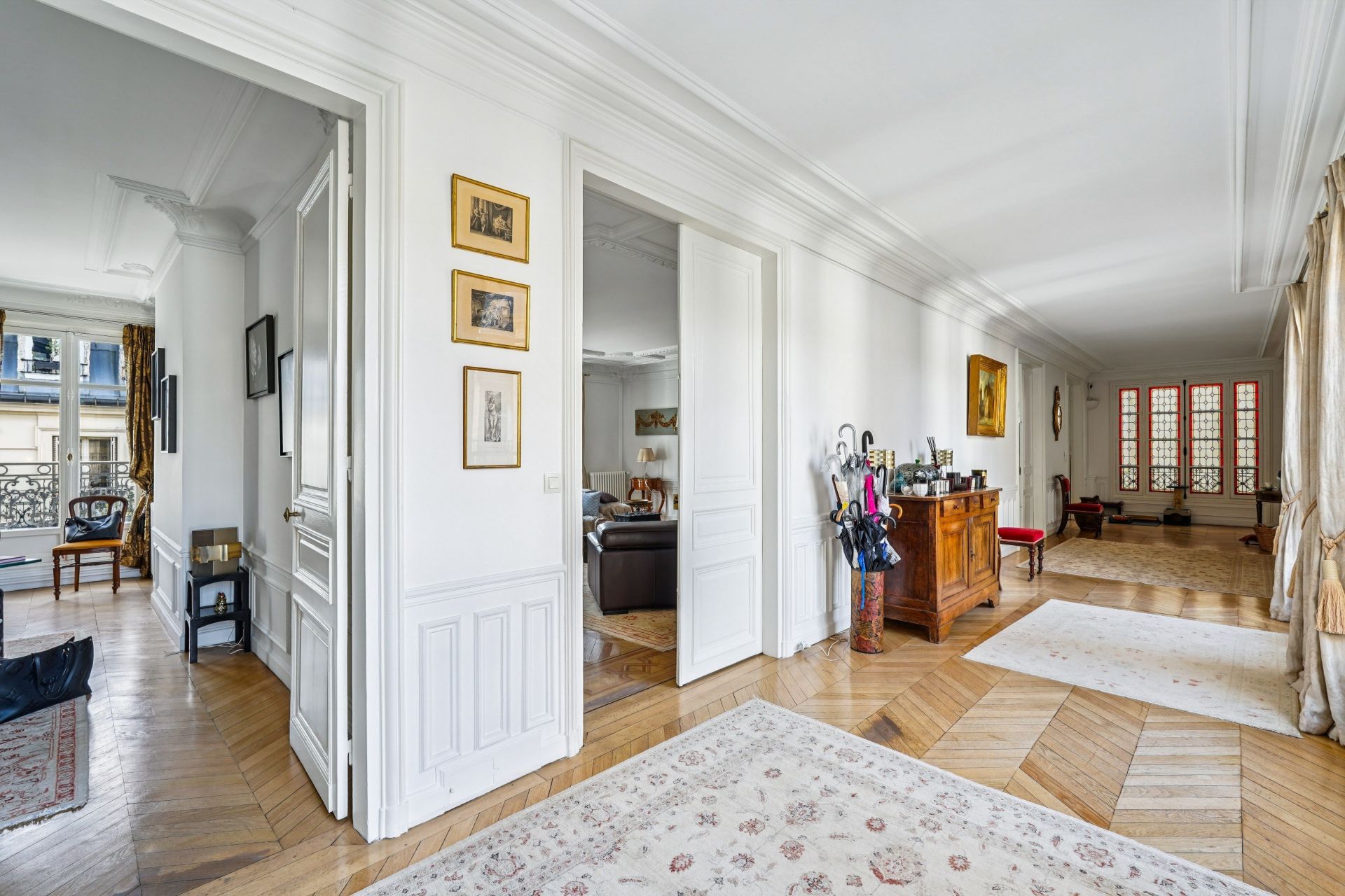 luxury apartment 8 Rooms for sale on PARIS (75116)