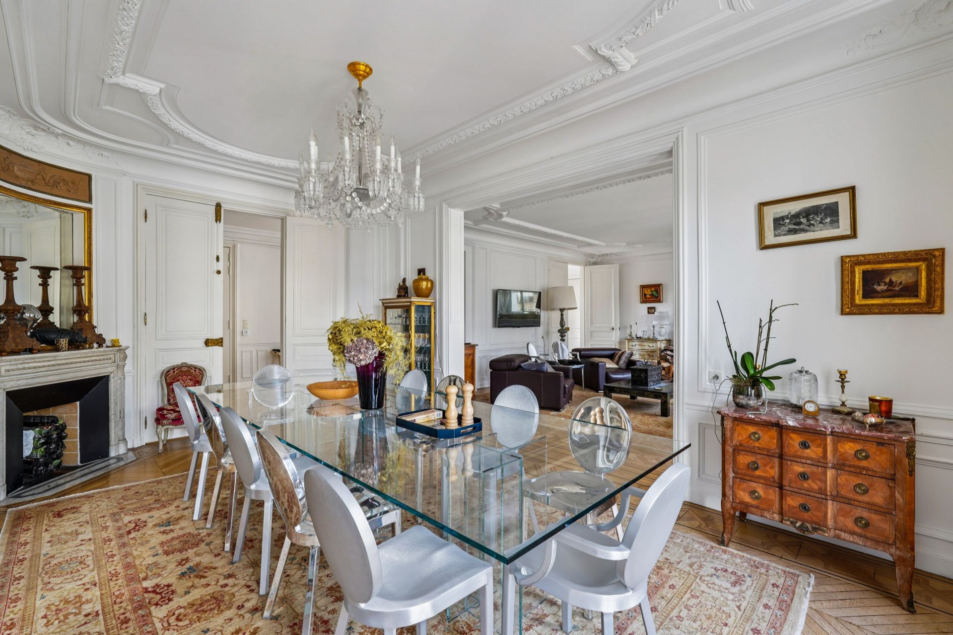 luxury apartment 8 Rooms for sale on PARIS (75116)