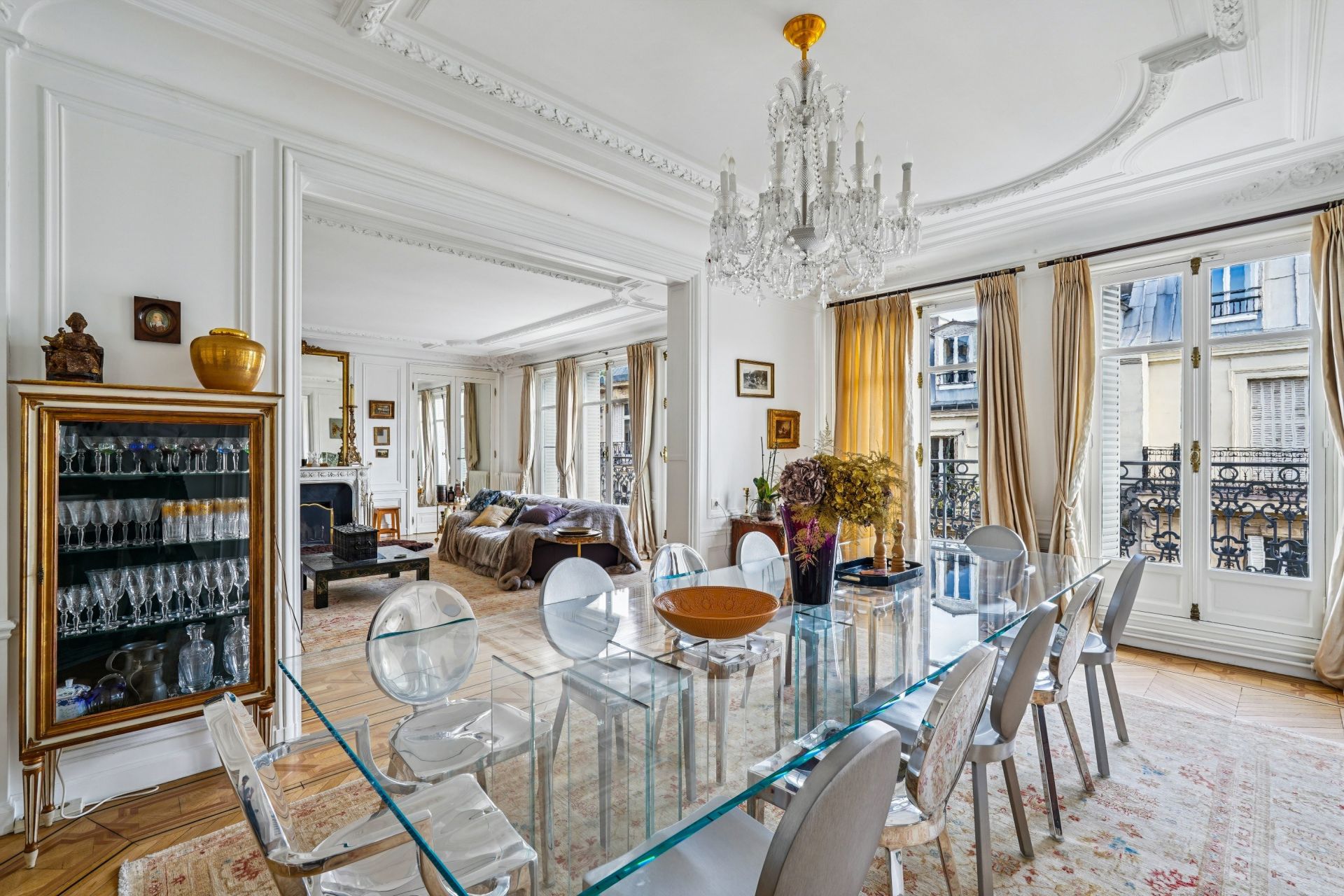 luxury apartment 8 Rooms for sale on PARIS (75116)