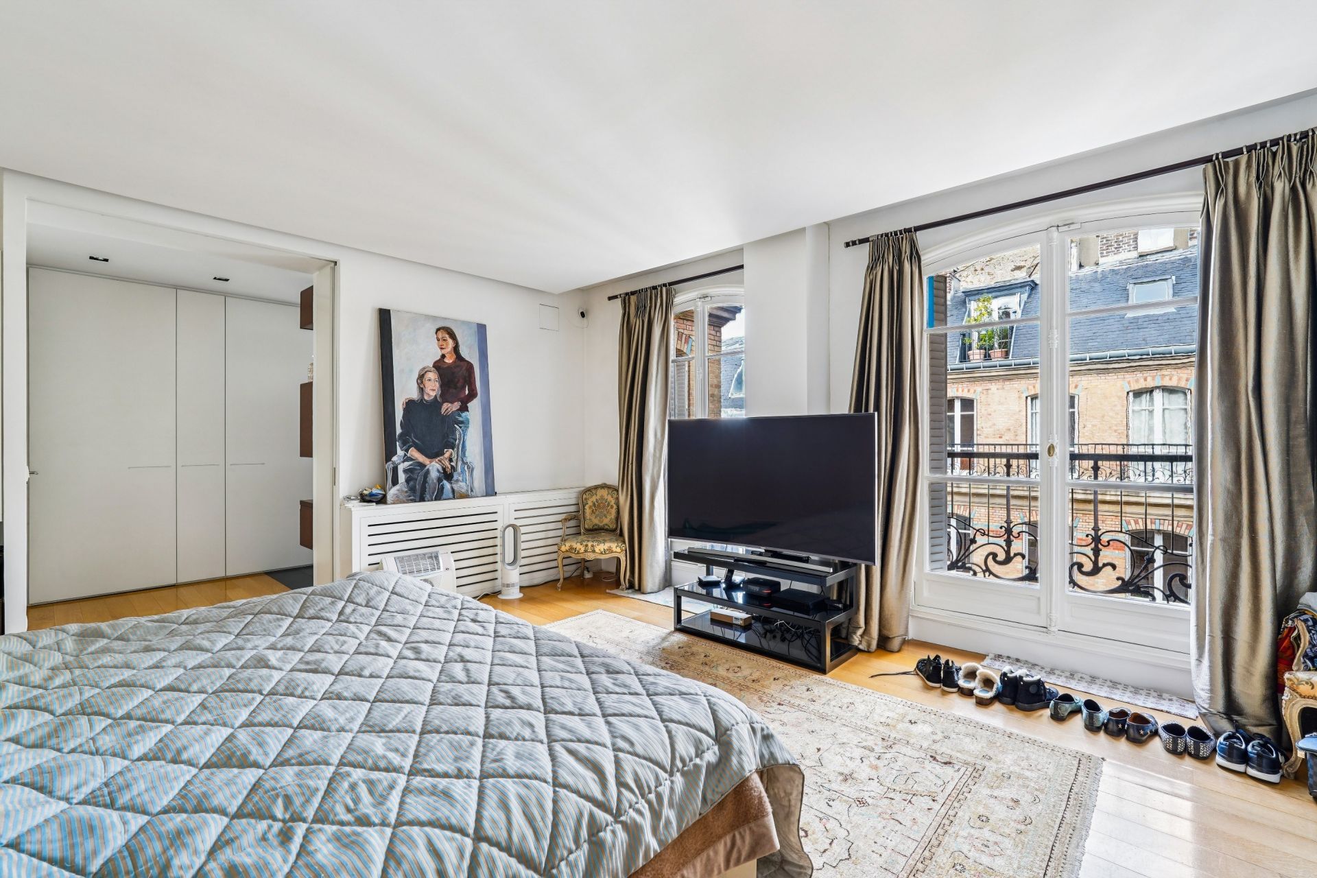 luxury apartment 8 Rooms for sale on PARIS (75116)