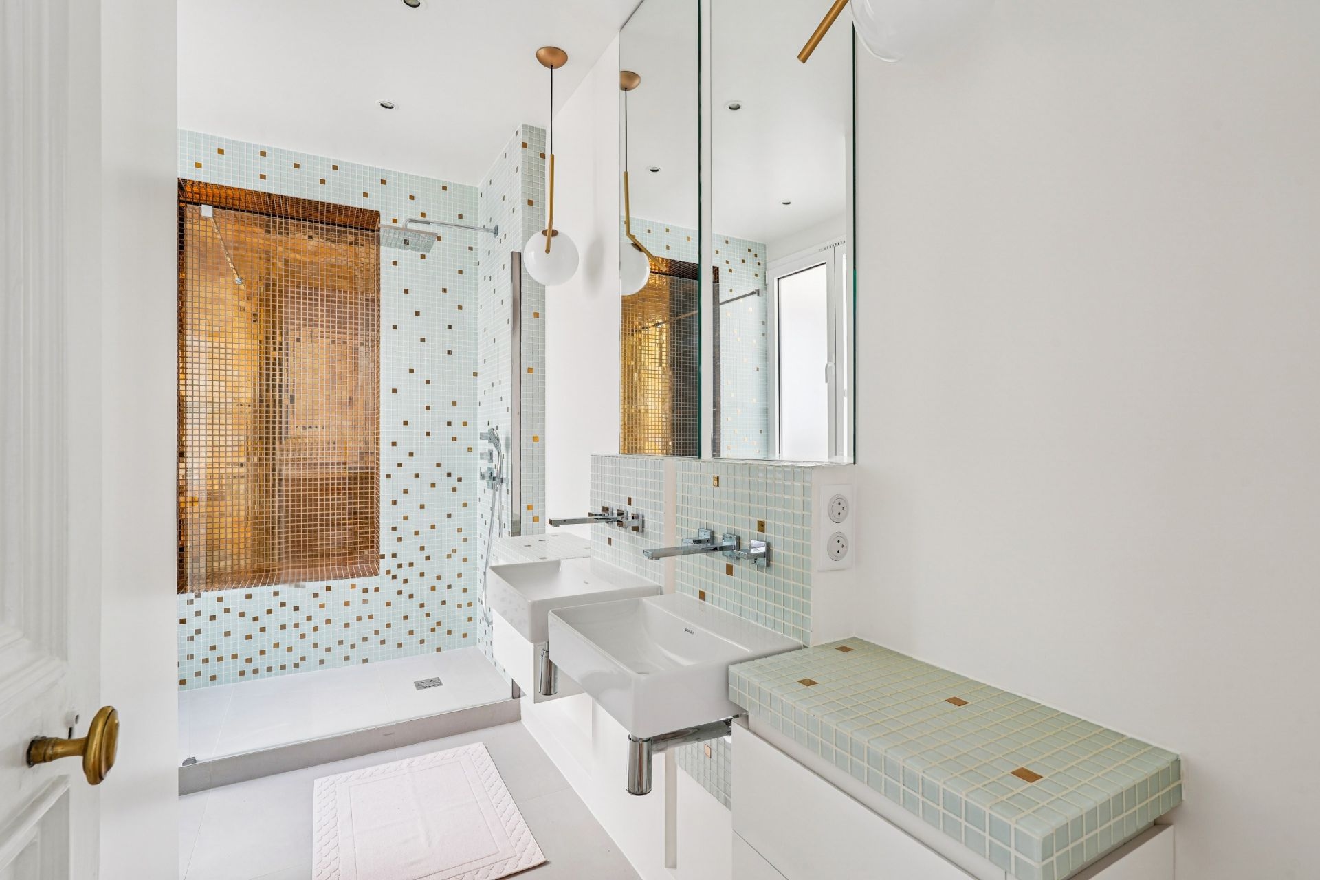 luxury apartment 8 Rooms for sale on PARIS (75116)