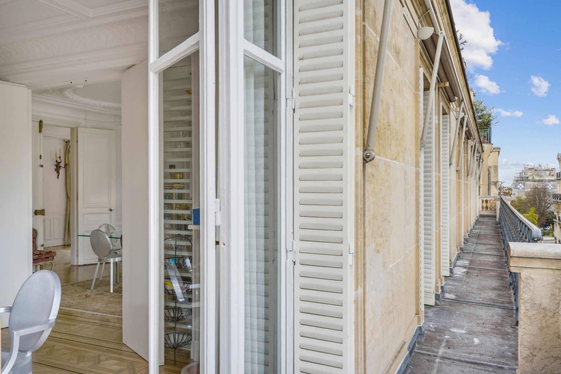 luxury apartment 8 Rooms for sale on PARIS (75116)