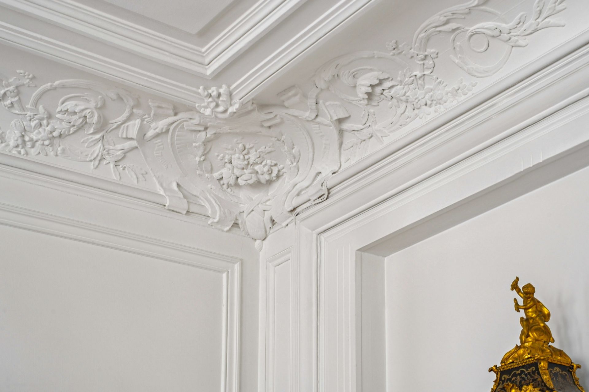 luxury apartment 8 Rooms for sale on PARIS (75116)