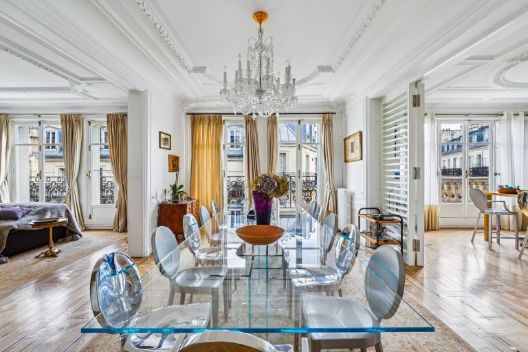 luxury apartment 8 Rooms for sale on PARIS (75116)