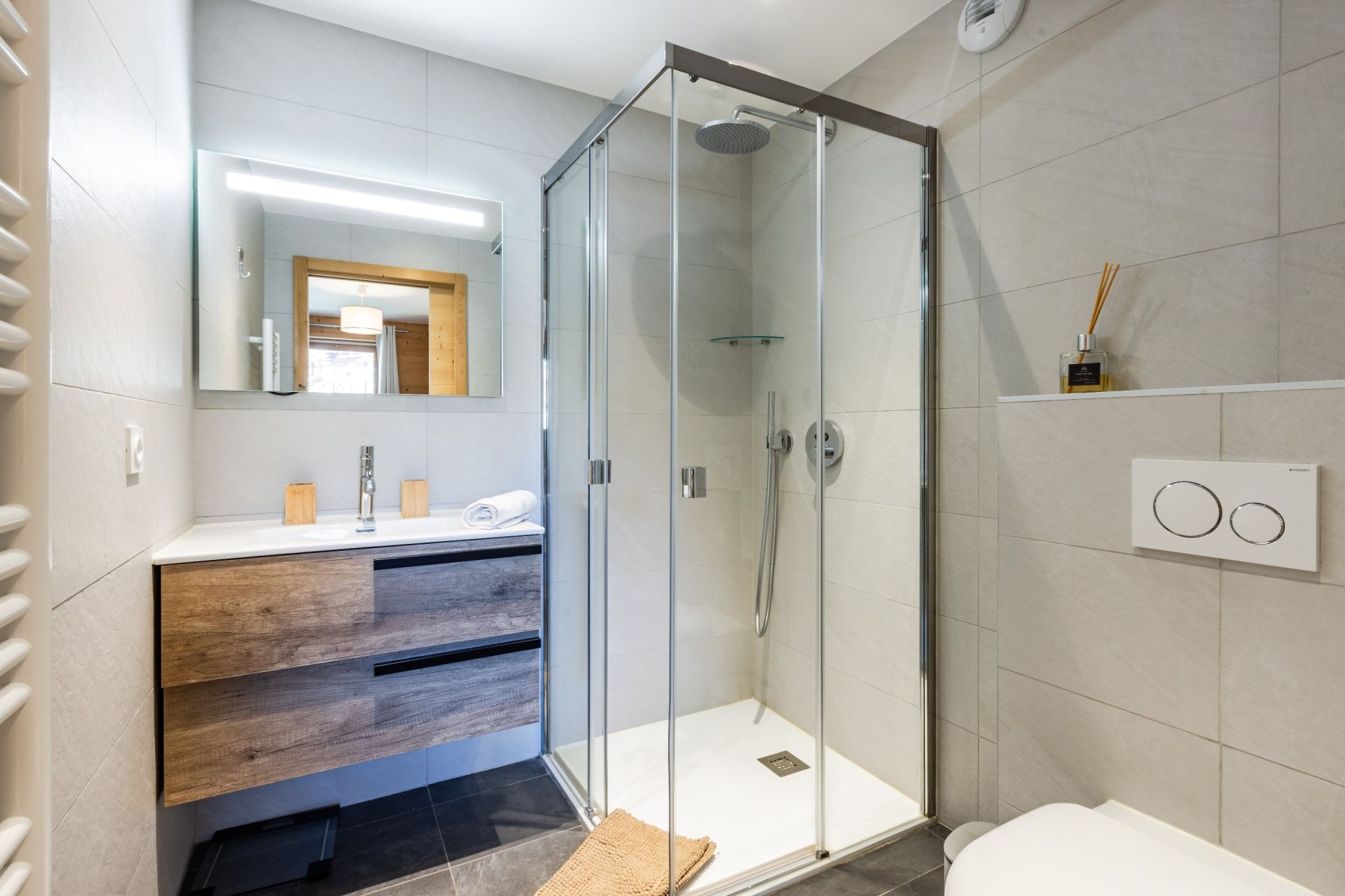 luxury apartment 4 Rooms for sale on L ALPE D HUEZ (38750)