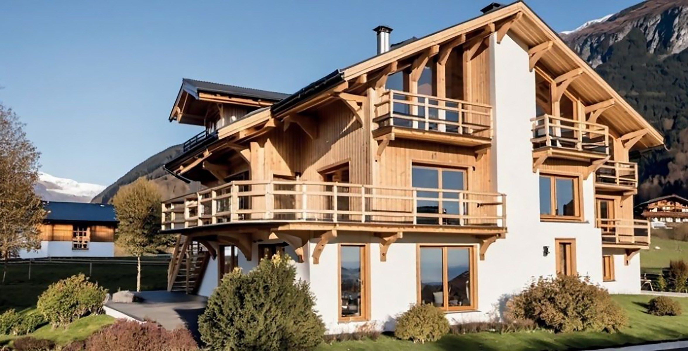 luxury chalet 11 Rooms for sale on LE MONETIER LES BAINS (05220)