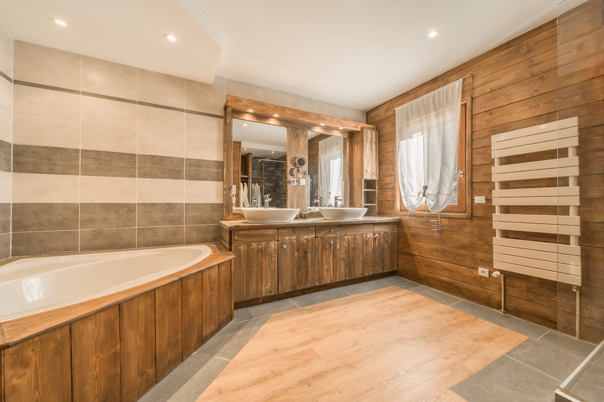 luxury chalet 9 Rooms for sale on LES DEUX ALPES (38860)