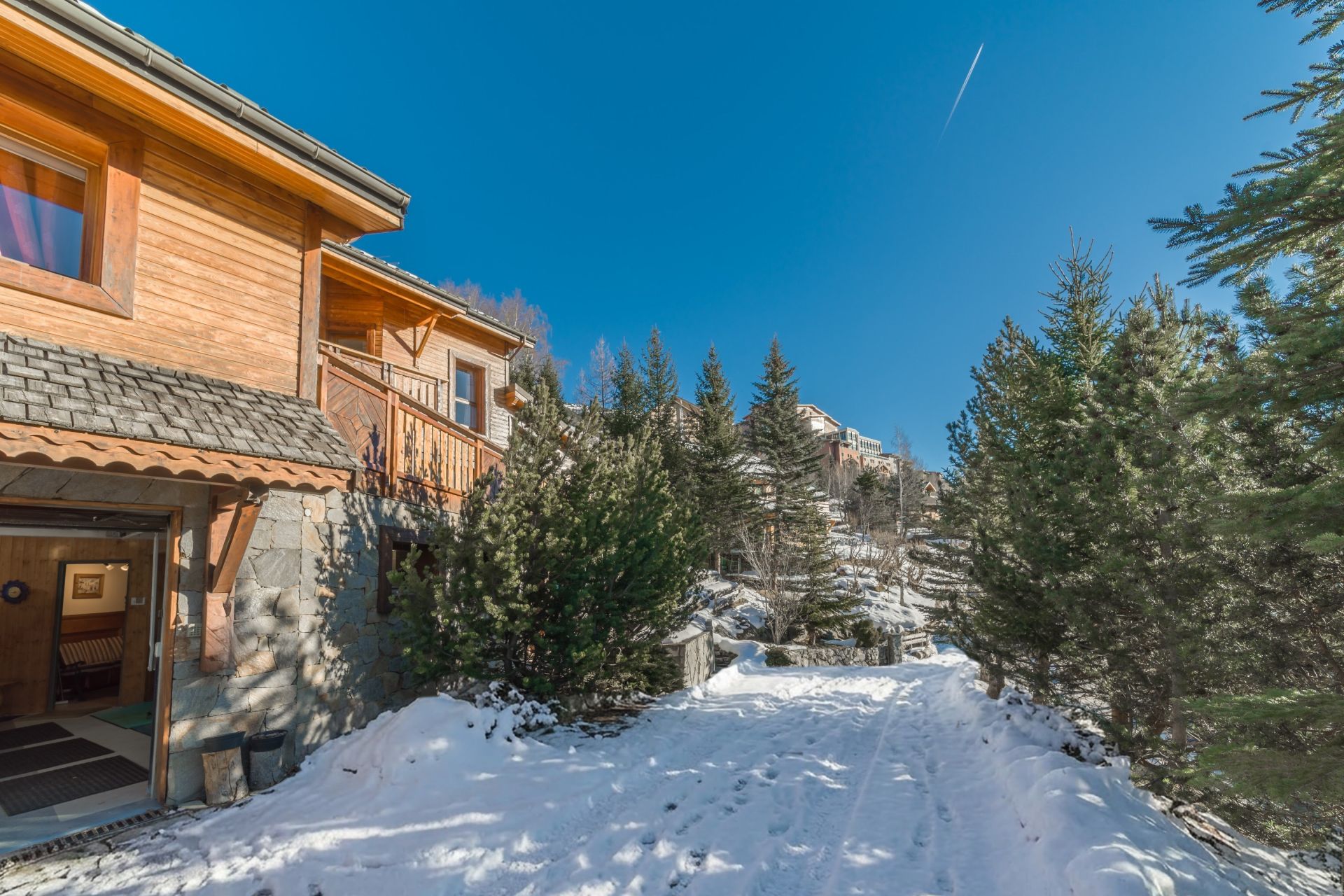 luxury chalet 9 Rooms for sale on LES DEUX ALPES (38860)
